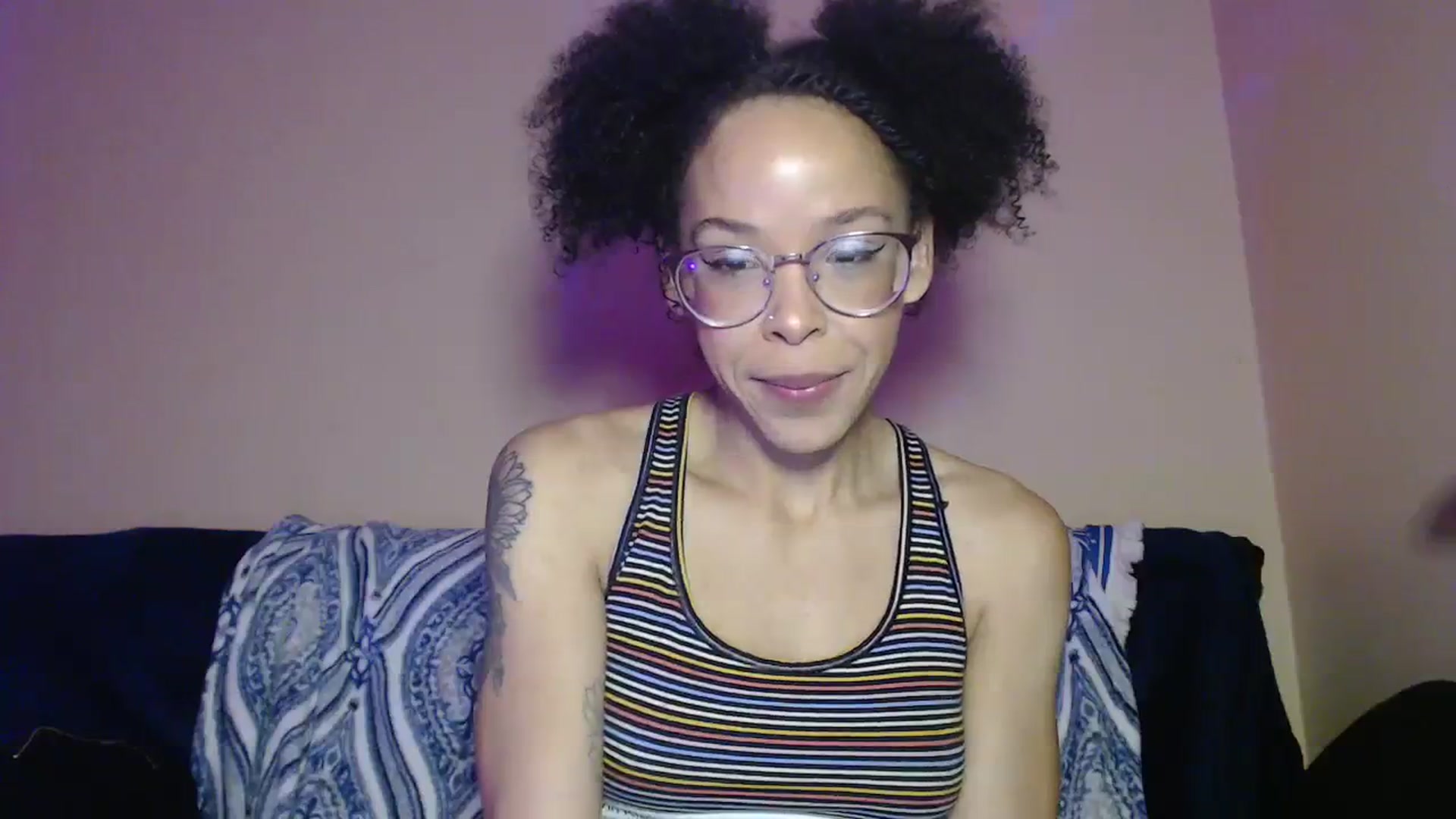 Gallery image thumbnail from hi_its_smiley's myfreecams stream on, 12/18/2023, 15:38 image 8 of 20