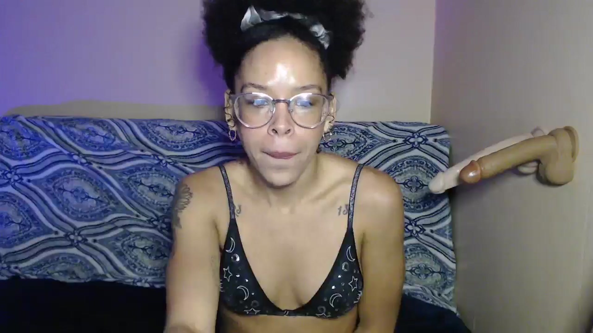 Gallery image thumbnail from hi_its_smiley's myfreecams stream on, 12/31/2024, 15:21 image 20 of 20