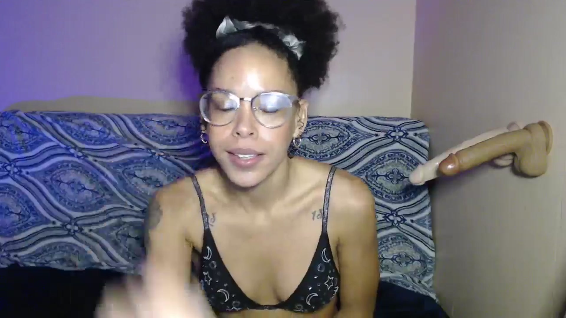 Gallery image thumbnail from hi_its_smiley's myfreecams stream on, 12/31/2024, 15:21 image 17 of 20