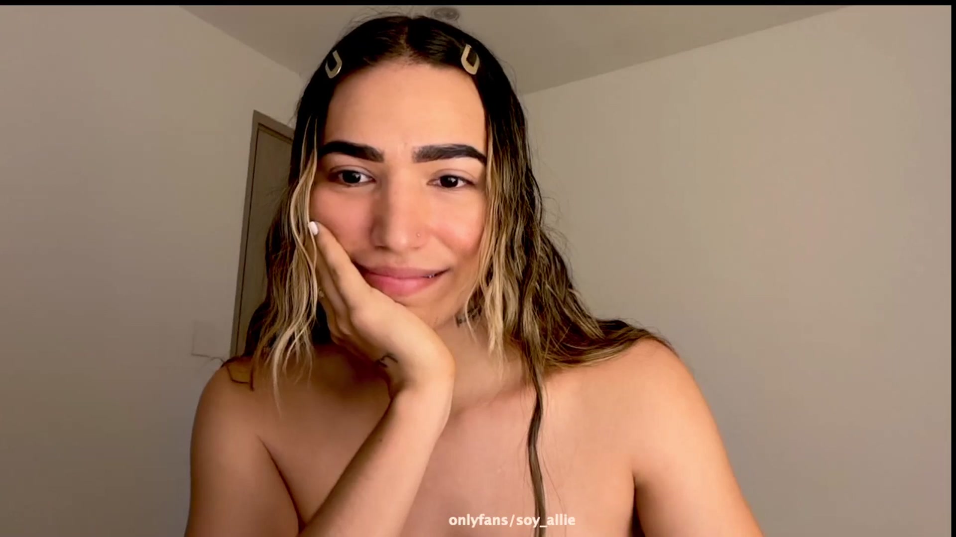 Gallery image thumbnail from hiallie_'s myfreecams stream on, 04/22/2026, 13:58 image 3 of 20