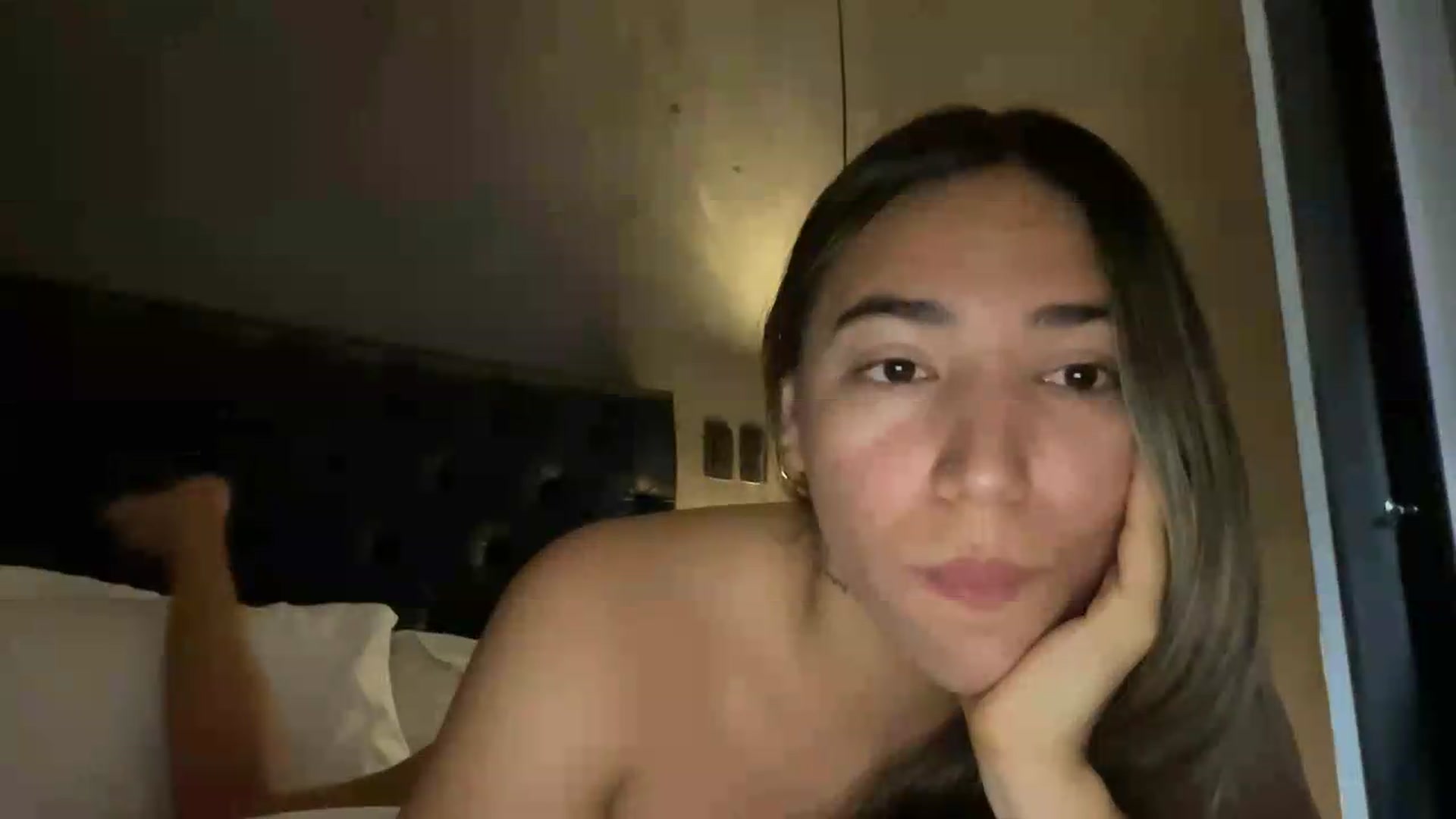 Gallery image thumbnail from hiallie_'s myfreecams stream on, 08/08/2026, 12:57 image 7 of 20
