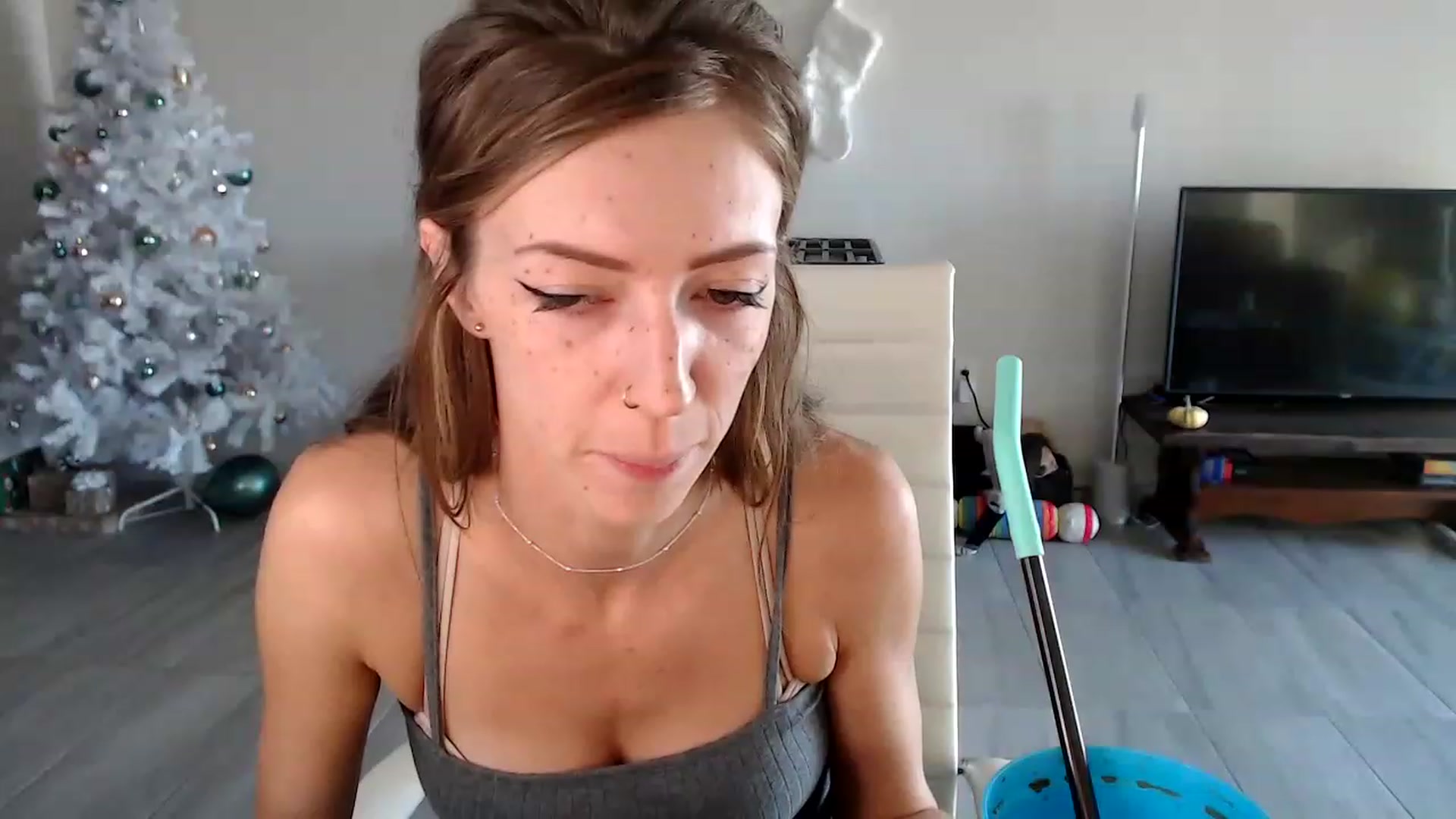 Gallery image thumbnail from highfrequency's myfreecams stream on, 12/06/2022, 22:07 image 6 of 20