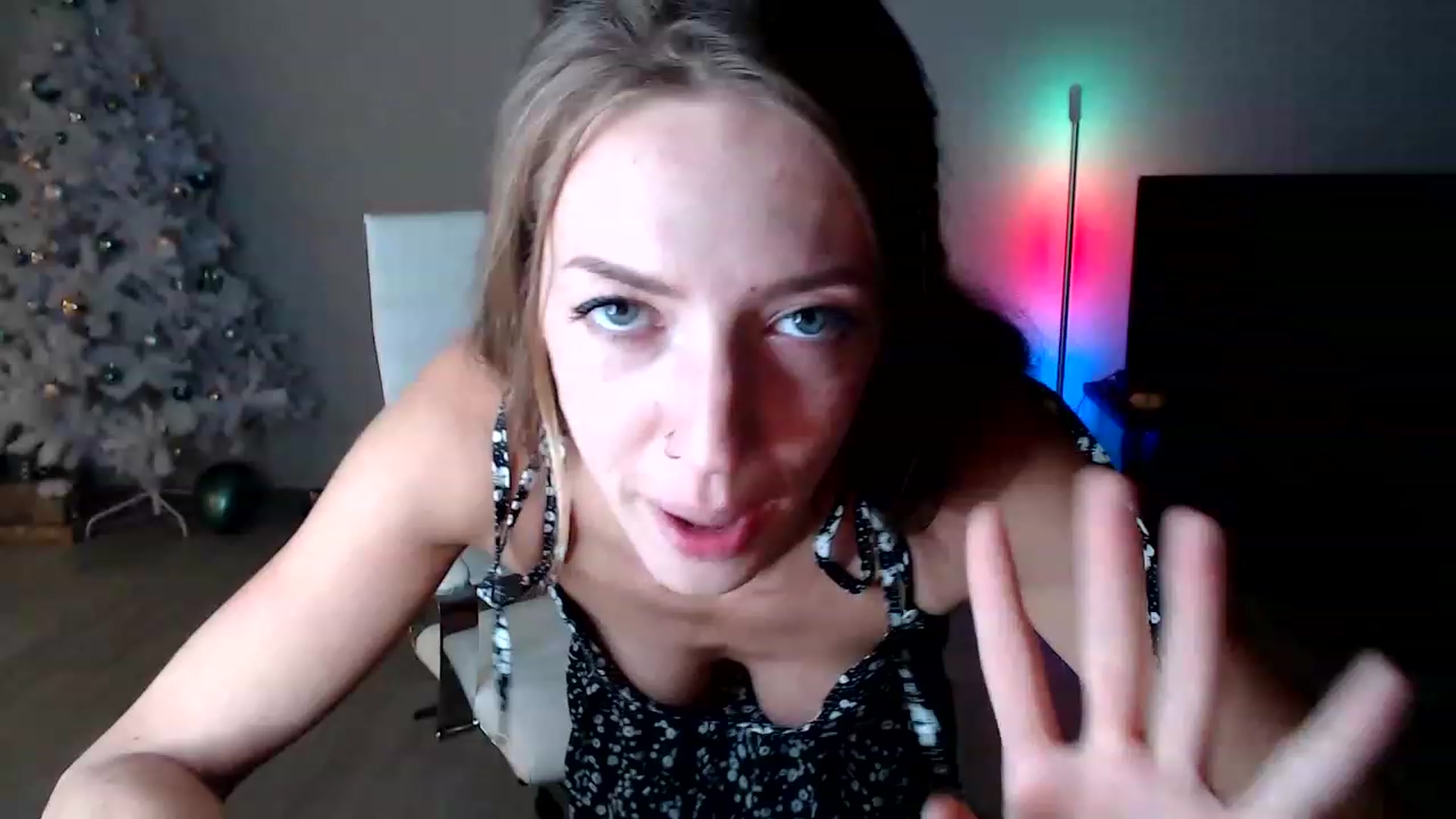 Gallery image thumbnail from highfrequency's myfreecams stream on, 12/08/2022, 01:10 image 10 of 20