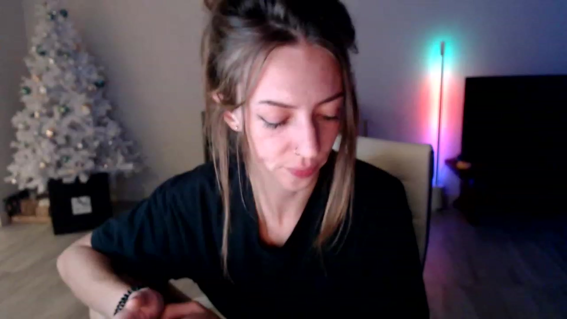 Gallery image thumbnail from highfrequency's myfreecams stream on, 12/11/2022, 02:29 image 10 of 20