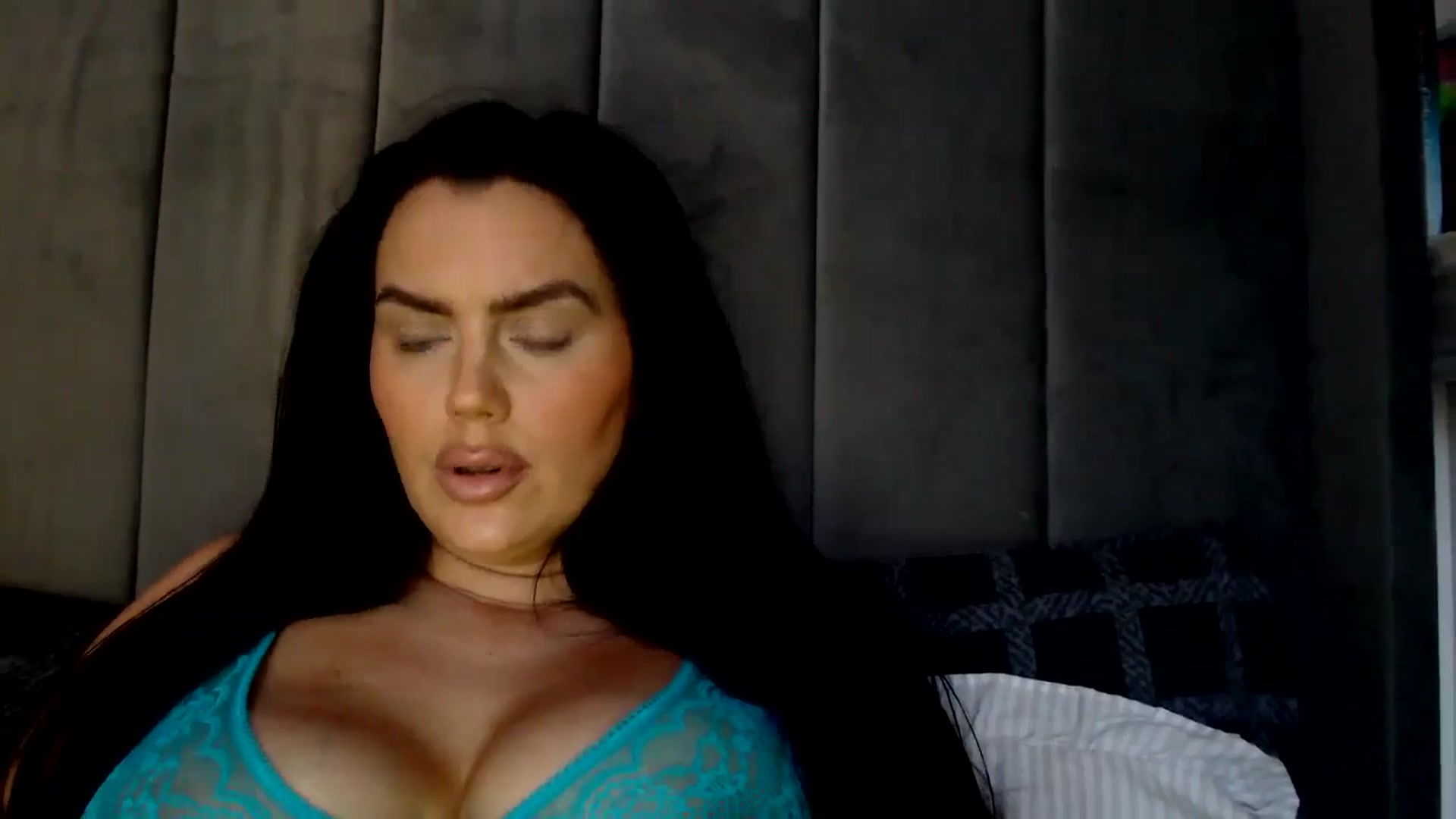 Gallery image thumbnail from holliewood1's myfreecams stream on, 10/22/2024, 10:57 image 2 of 20