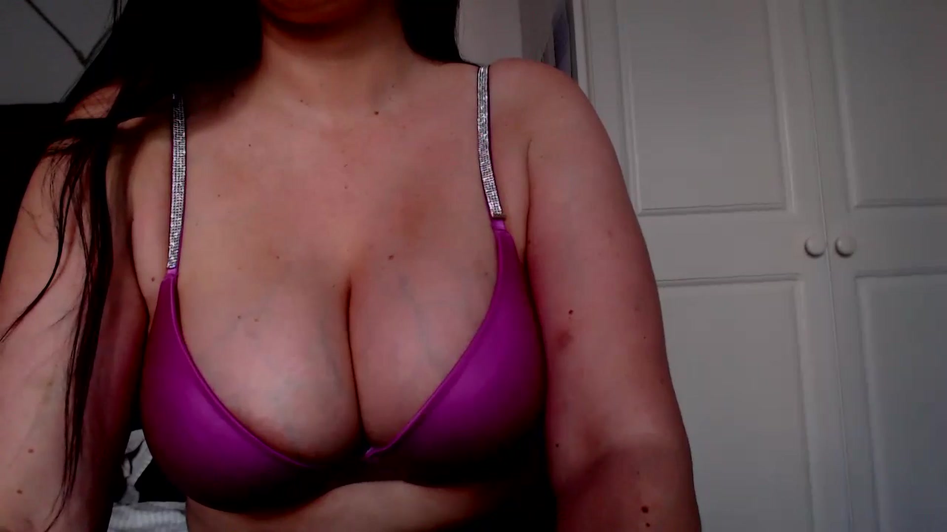 Gallery image thumbnail from holliewood1's myfreecams stream on, 10/22/2024, 15:21 image 17 of 20
