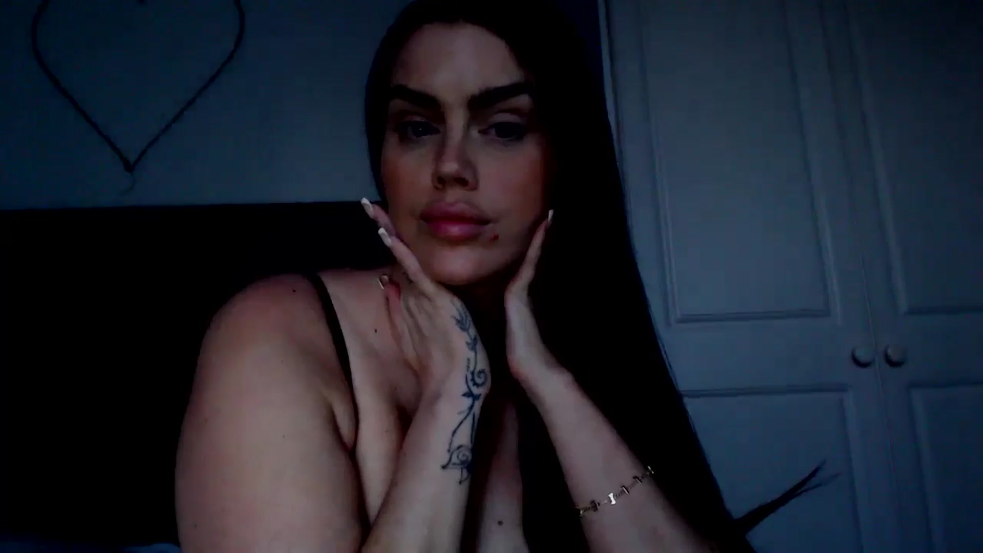 Gallery image thumbnail from holliewood1's myfreecams stream on, 10/22/2024, 16:49 image 6 of 20