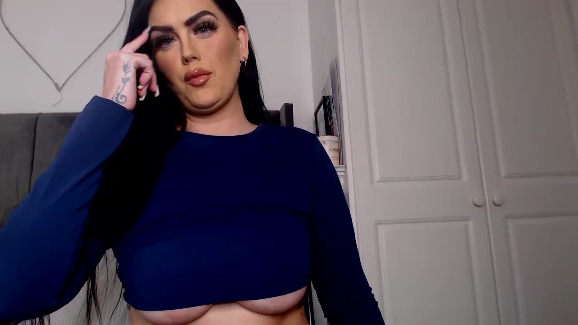 Gallery image thumbnail from holliewood1's myfreecams stream on, 10/23/2024, 18:27 image 14 of 20
