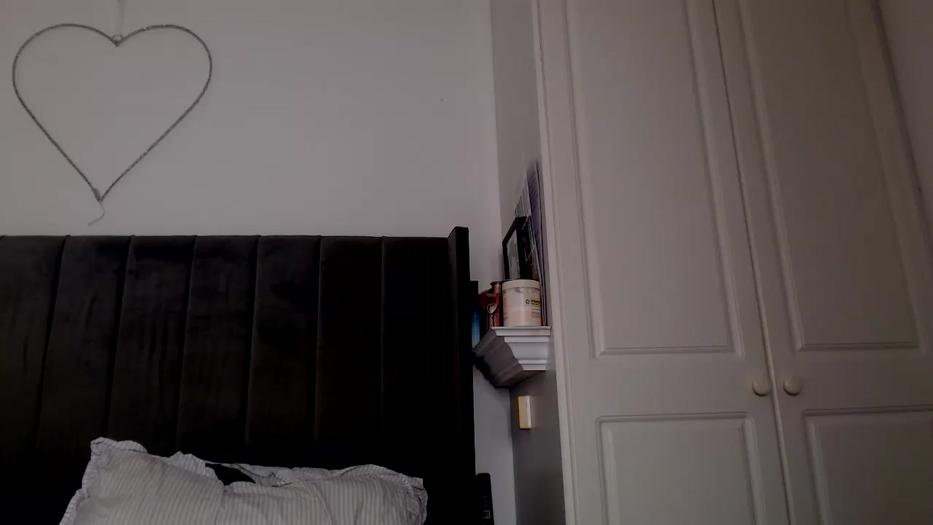 Gallery image thumbnail from holliewood1's myfreecams stream on, 10/23/2024, 18:27 image 9 of 20