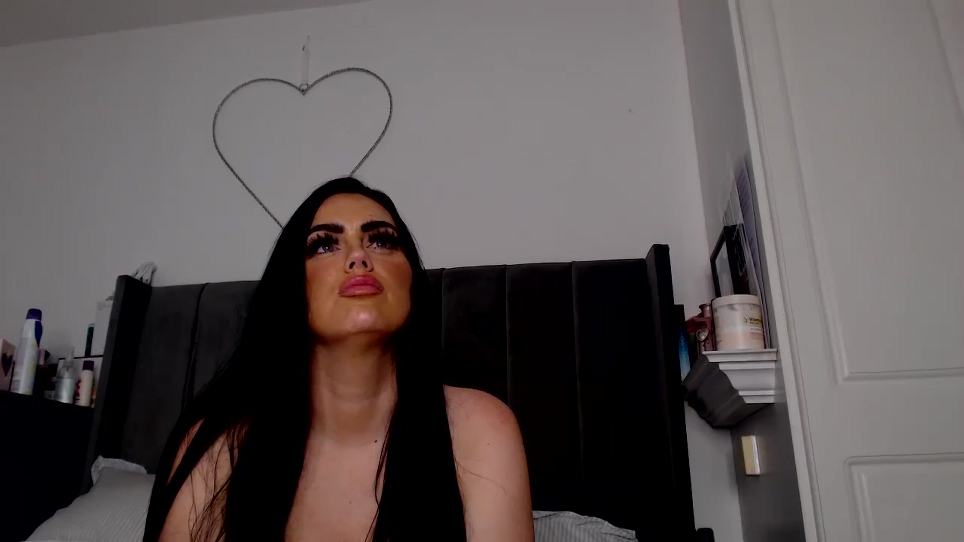 Gallery image thumbnail from holliewood1's myfreecams stream on, 10/24/2024, 09:36 image 4 of 20