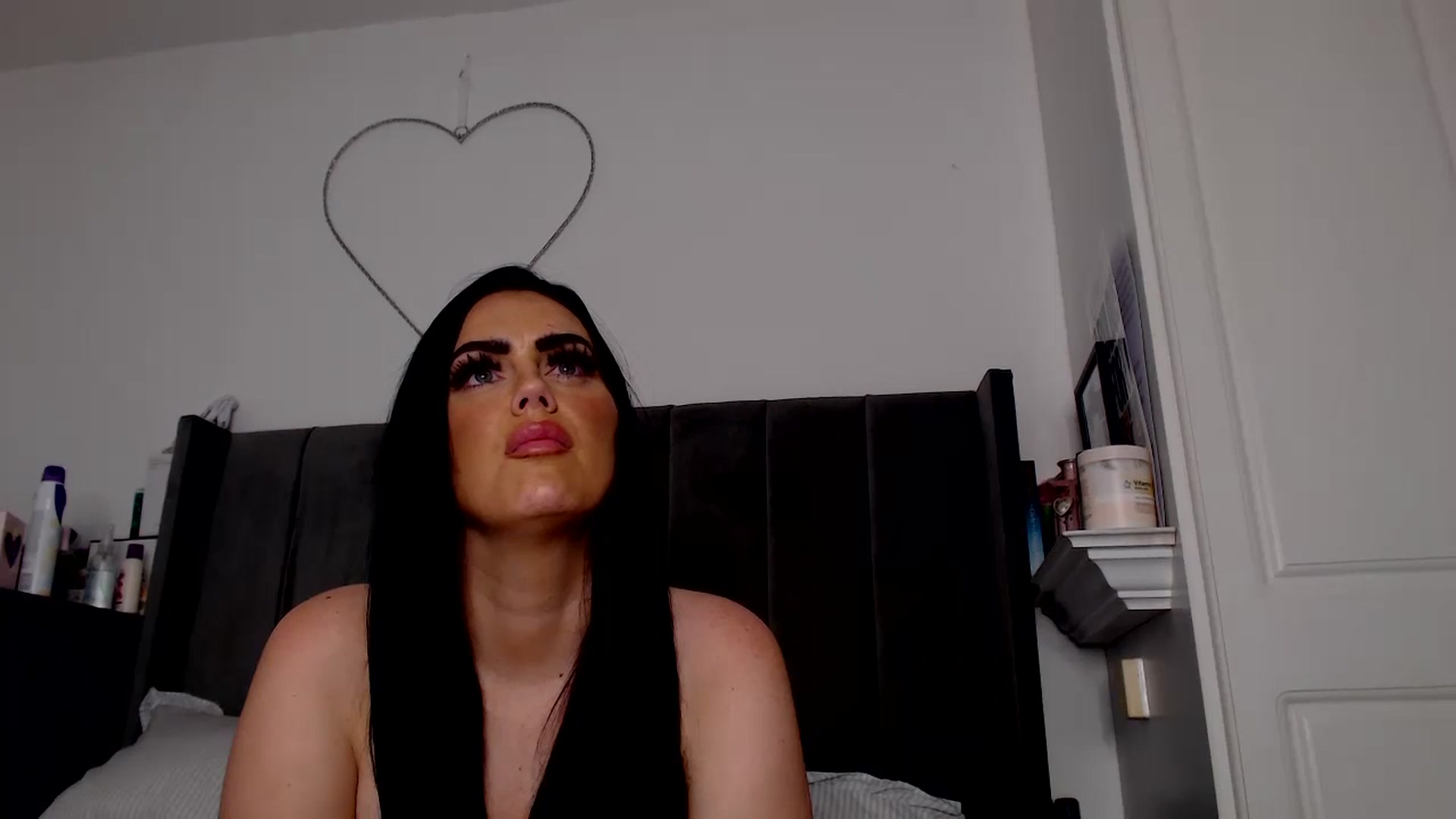 Gallery image thumbnail from holliewood1's myfreecams stream on, 10/24/2024, 09:36 image 6 of 20
