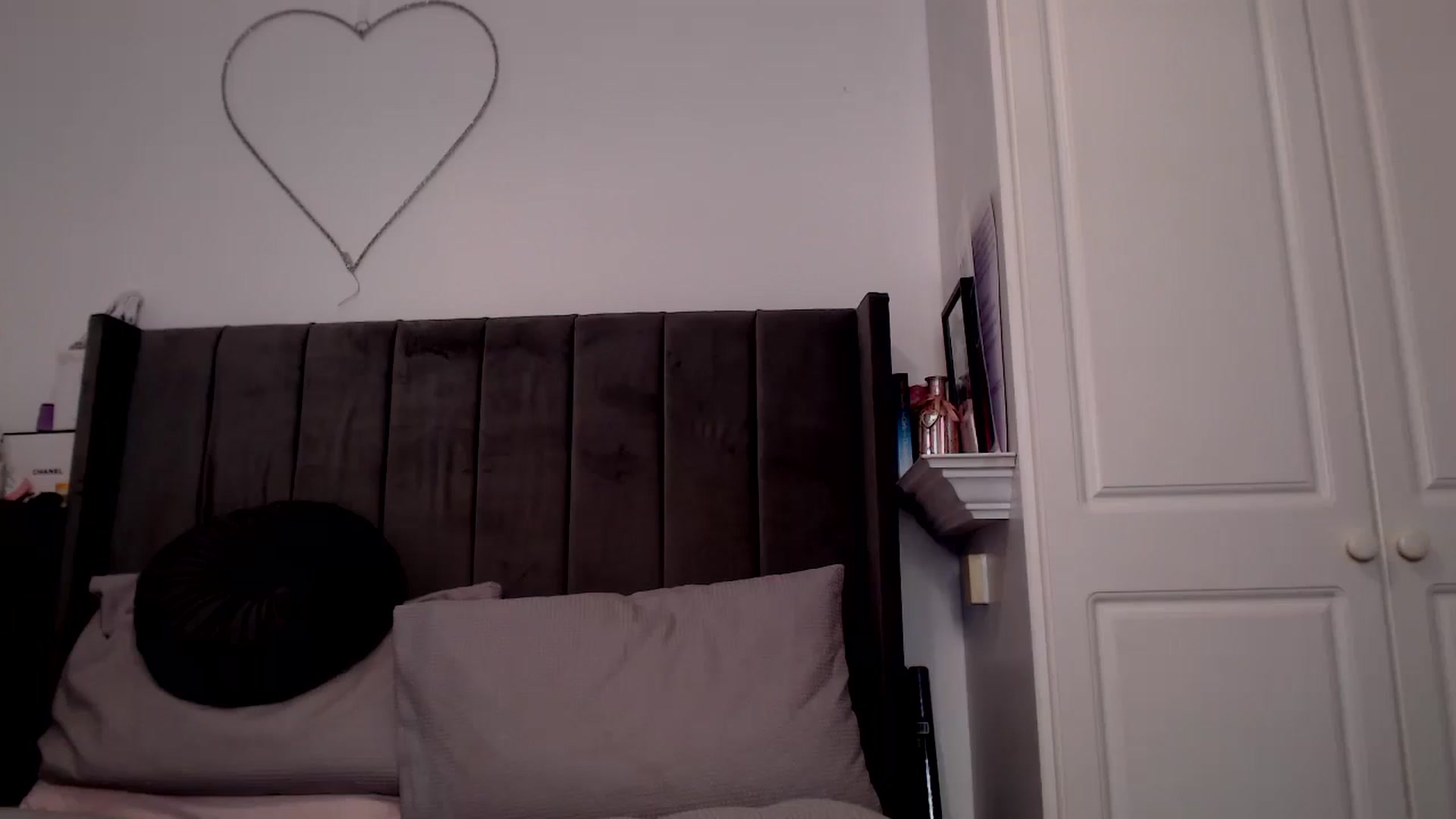 Gallery image thumbnail from holliewood1's myfreecams stream on, 10/28/2024, 14:14 image 6 of 20
