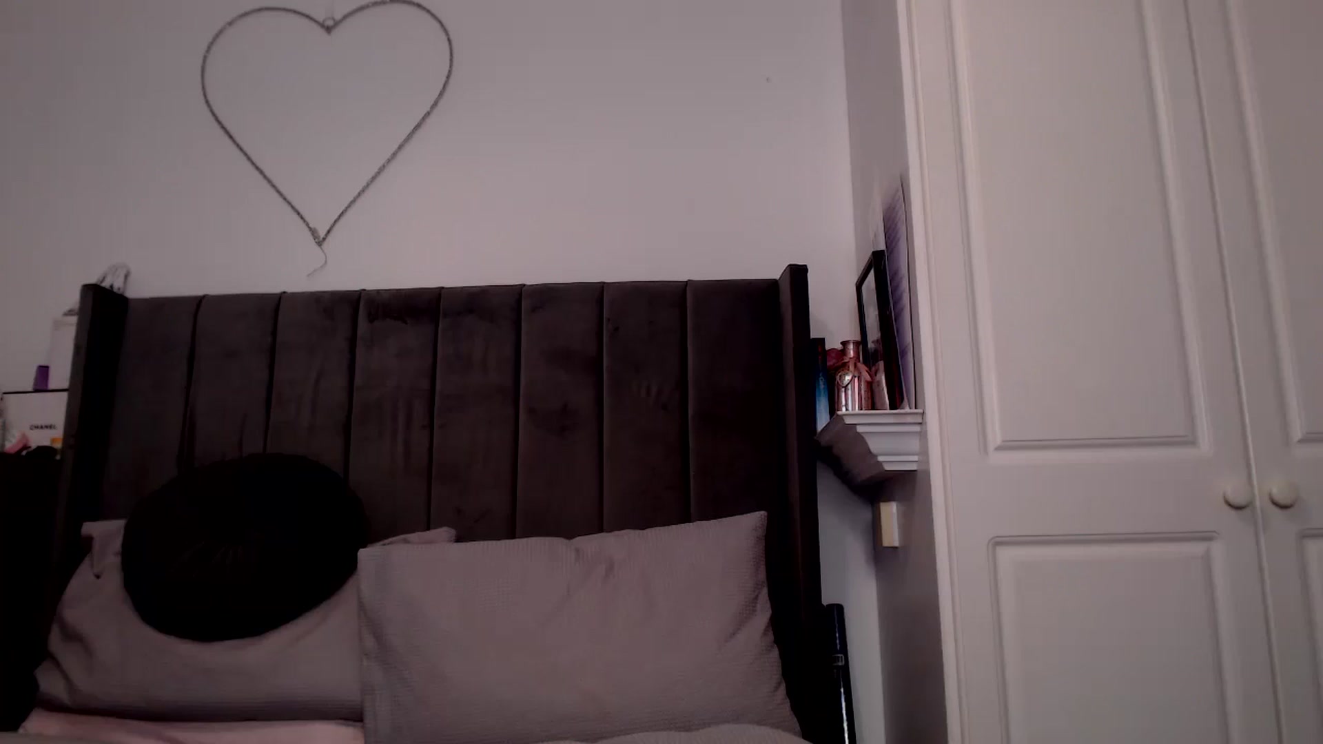 Gallery image thumbnail from holliewood1's myfreecams stream on, 10/28/2024, 14:14 image 5 of 20