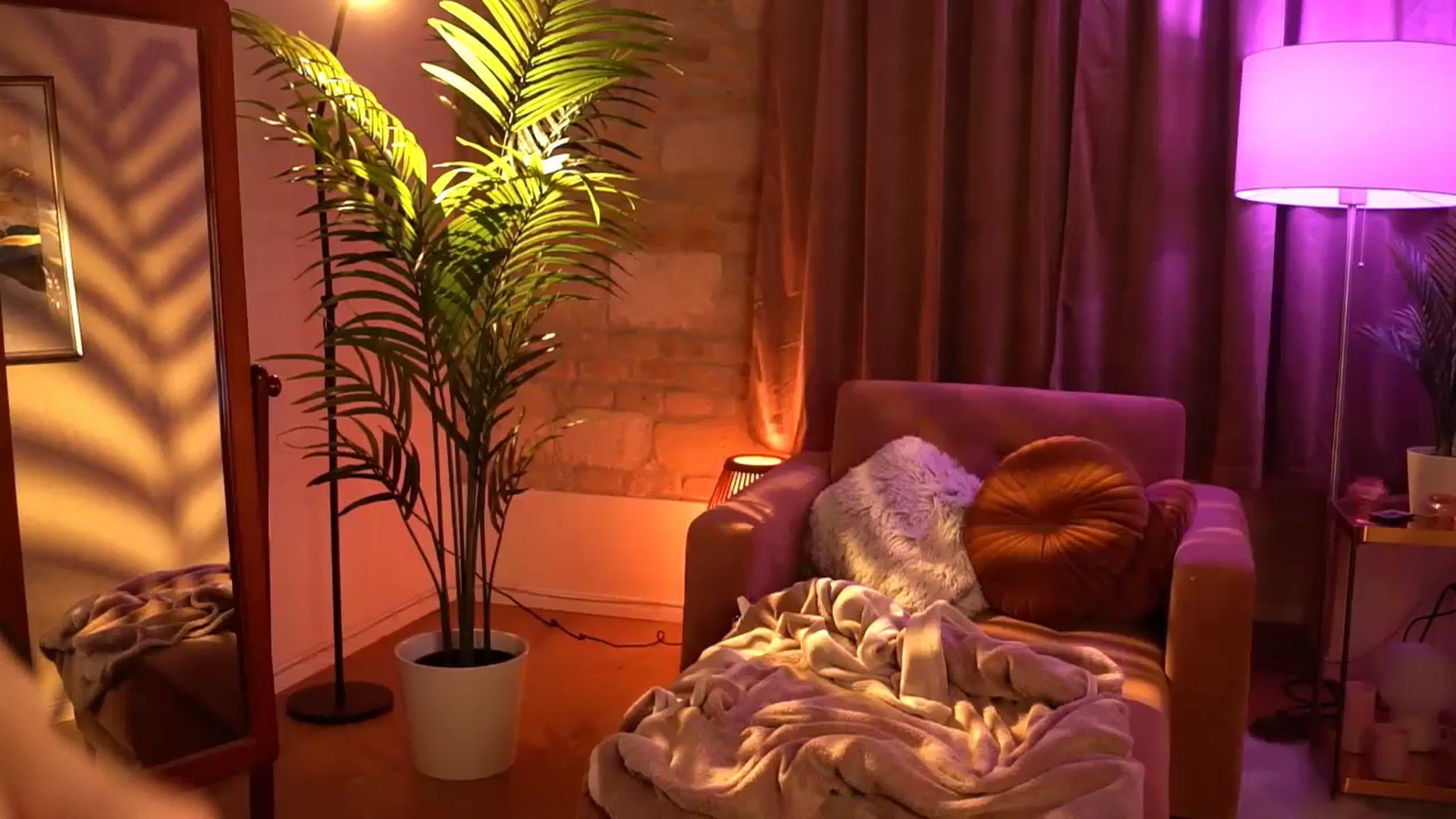 Gallery image thumbnail from hollydollly_'s myfreecams stream on, 03/23/2024, 18:39 image 13 of 20