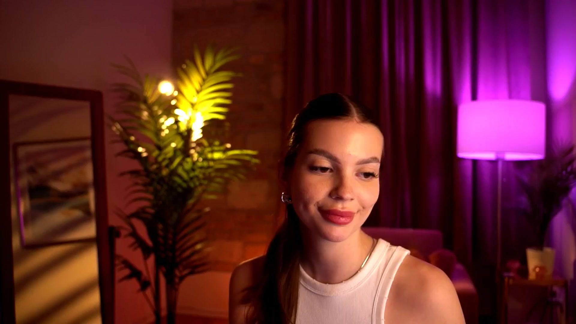 Gallery image thumbnail from hollydollly_'s myfreecams stream on, 03/27/2024, 20:49 image 14 of 20