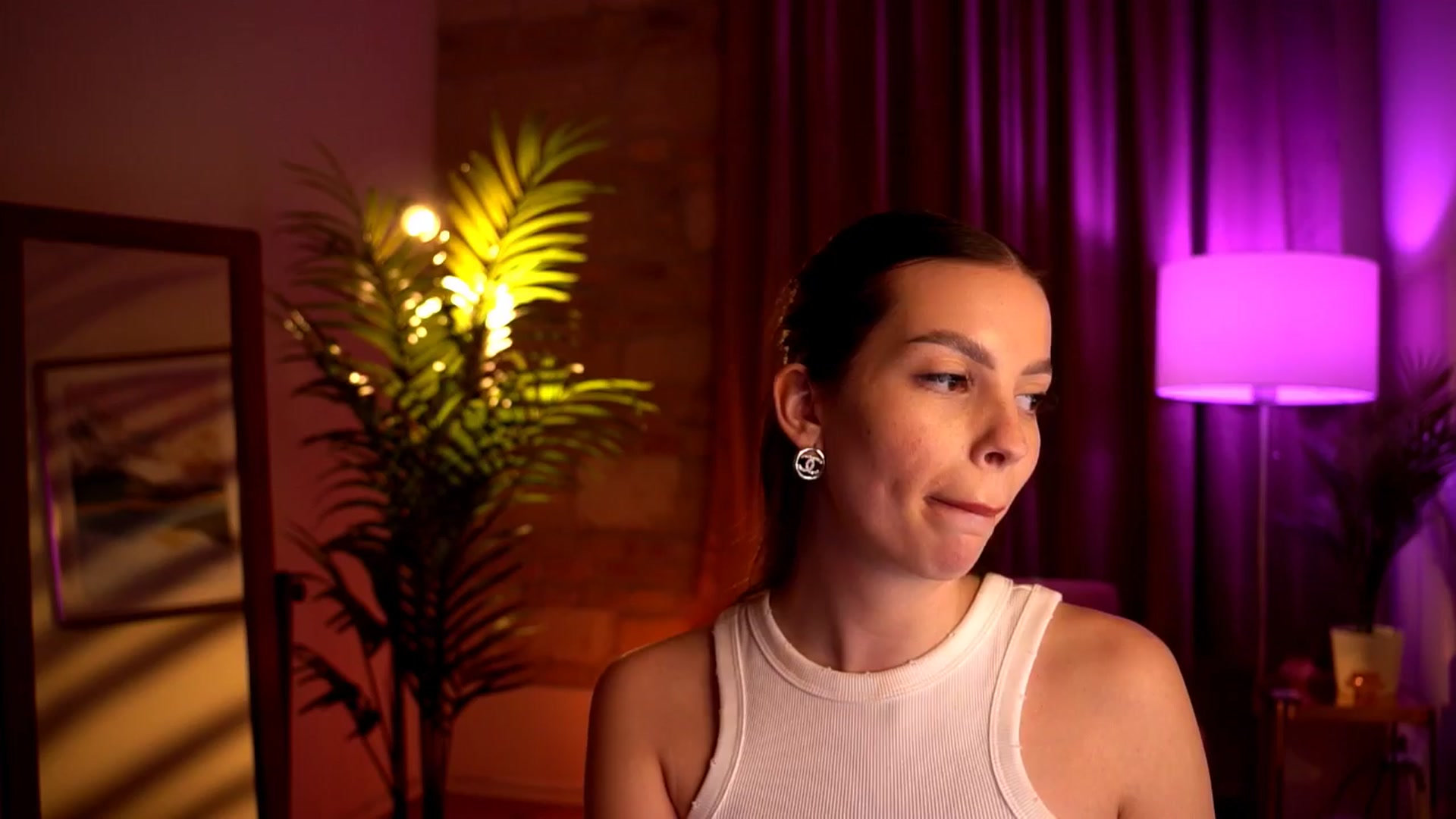 Gallery image thumbnail from hollydollly_'s myfreecams stream on, 03/27/2024, 20:49 image 16 of 20