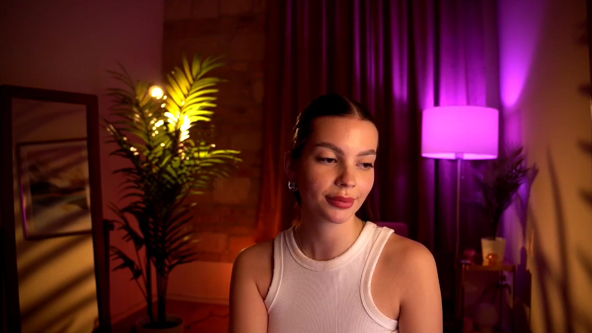 Gallery image thumbnail from hollydollly_'s myfreecams stream on, 03/27/2024, 20:49 image 4 of 20