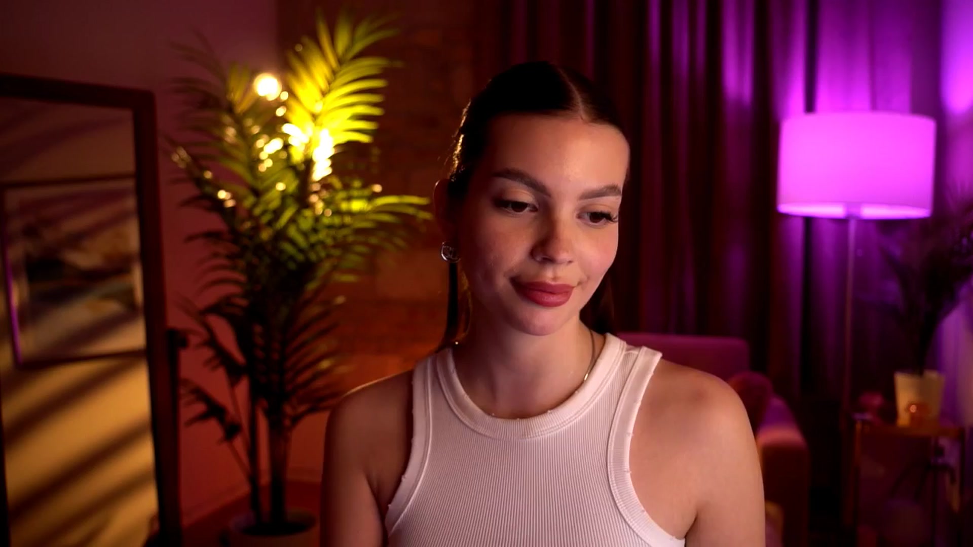 Gallery image thumbnail from hollydollly_'s myfreecams stream on, 03/27/2024, 20:49 image 1 of 20