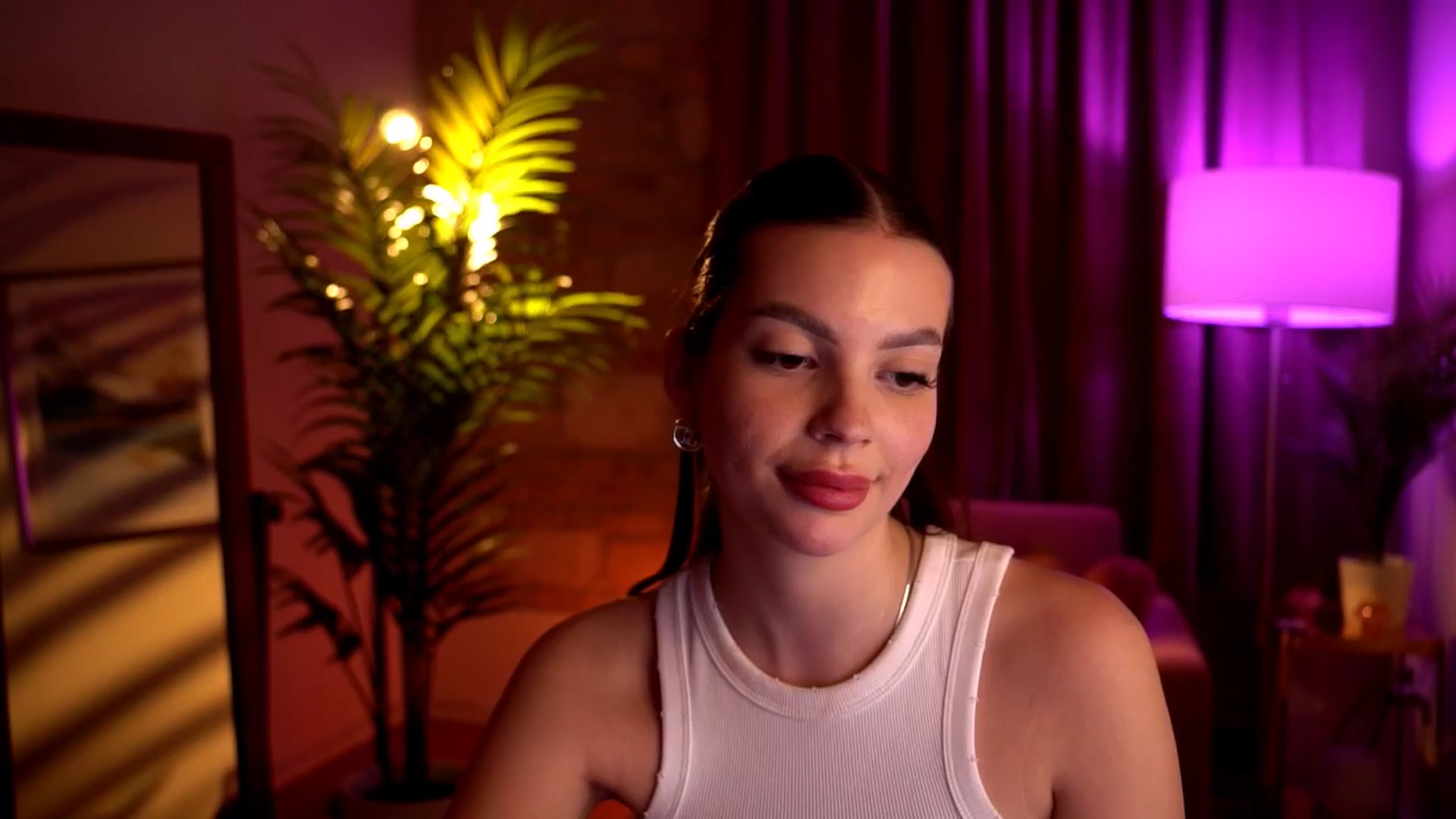 Gallery image thumbnail from hollydollly_'s myfreecams stream on, 03/27/2024, 20:49 image 2 of 20