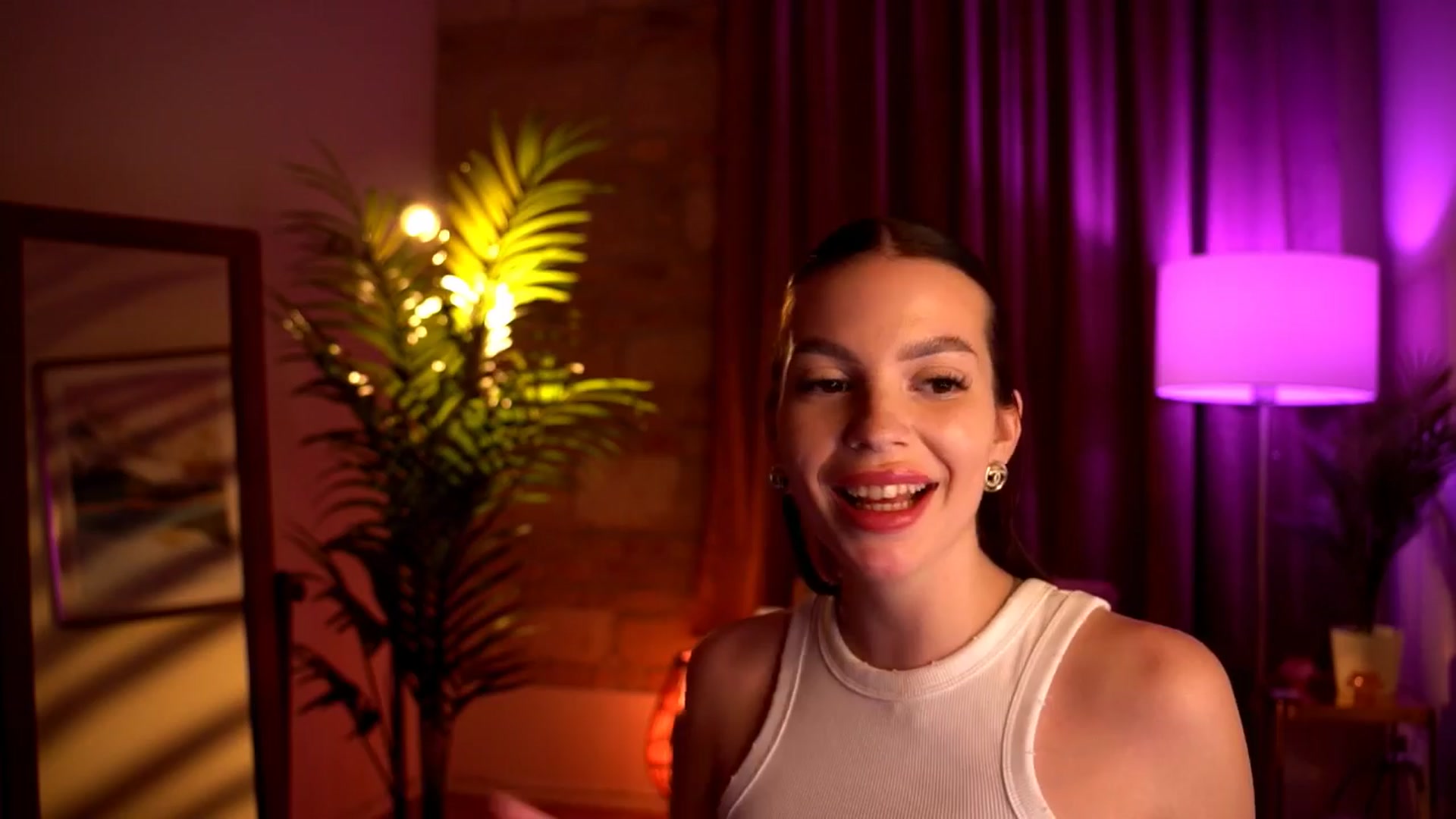 Gallery image thumbnail from hollydollly_'s myfreecams stream on, 03/27/2024, 20:49 image 13 of 20