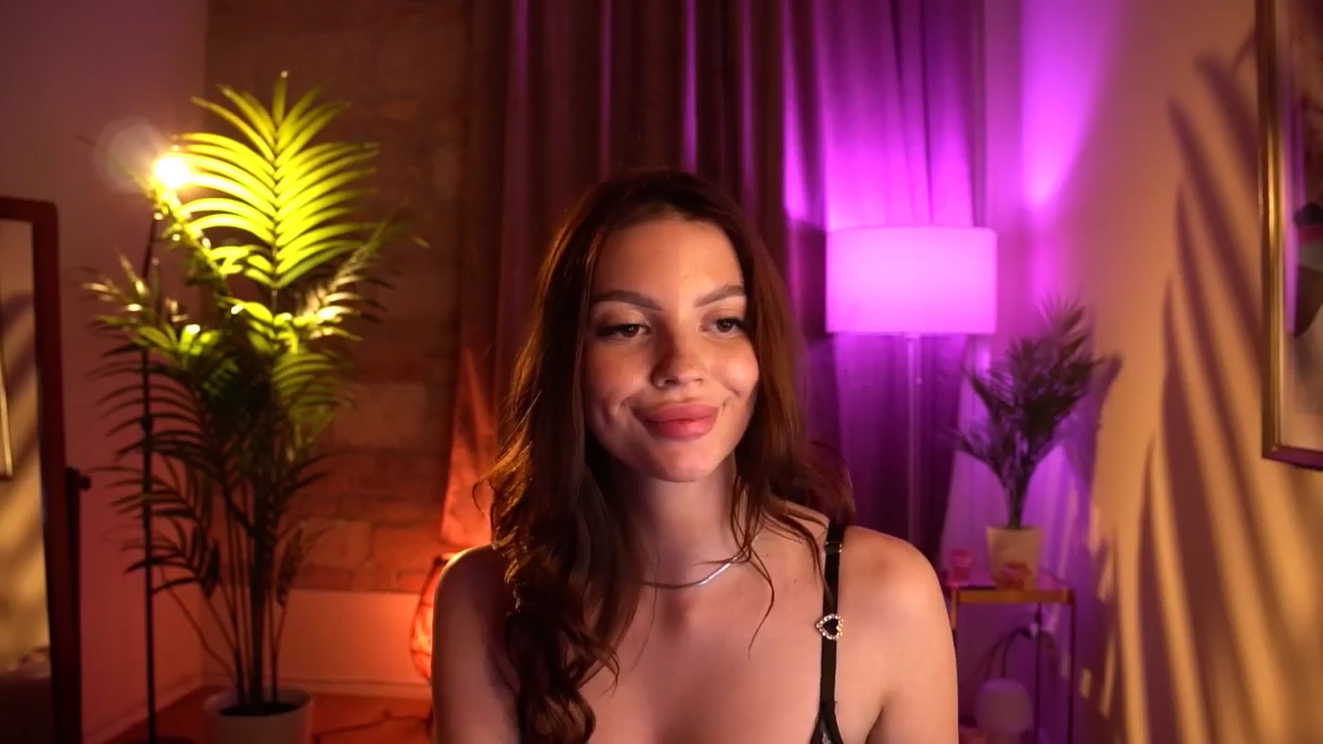 Gallery image thumbnail from hollydollly_'s myfreecams stream on, 04/09/2024, 24:00 image 19 of 20
