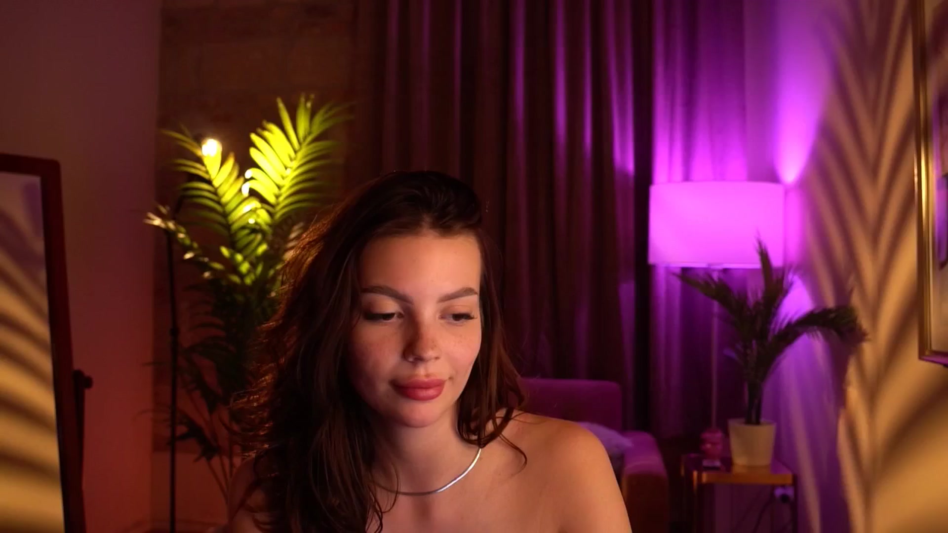 Gallery image thumbnail from hollydollly_'s myfreecams stream on, 04/21/2024, 24:19 image 1 of 20