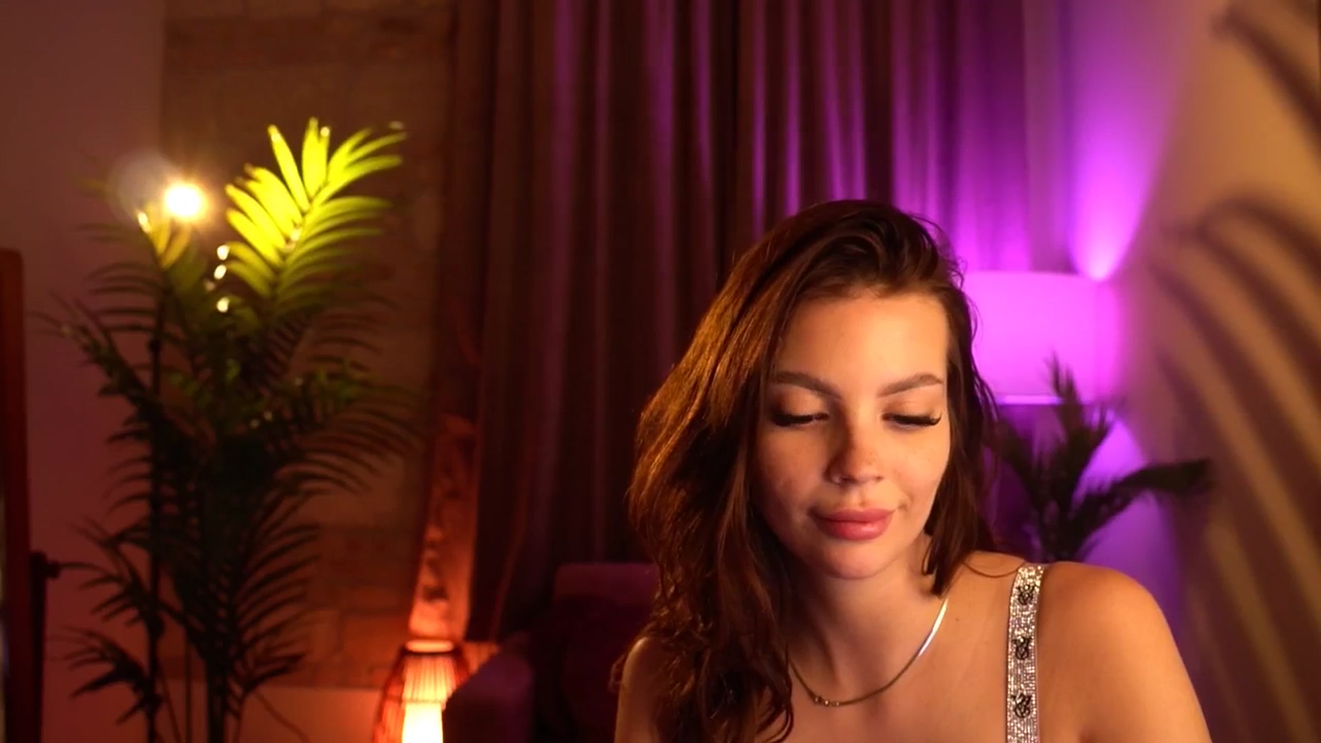 Gallery image thumbnail from hollydollly_'s myfreecams stream on, 04/23/2024, 24:35 image 7 of 20