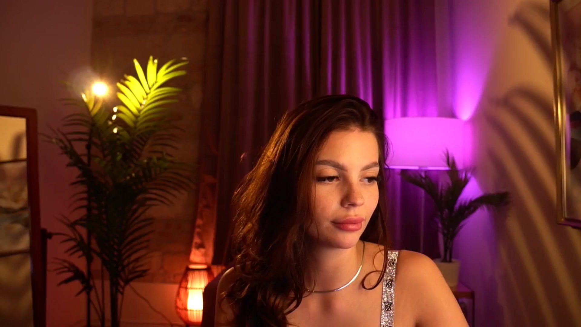 Gallery image thumbnail from hollydollly_'s myfreecams stream on, 04/23/2024, 24:35 image 16 of 20