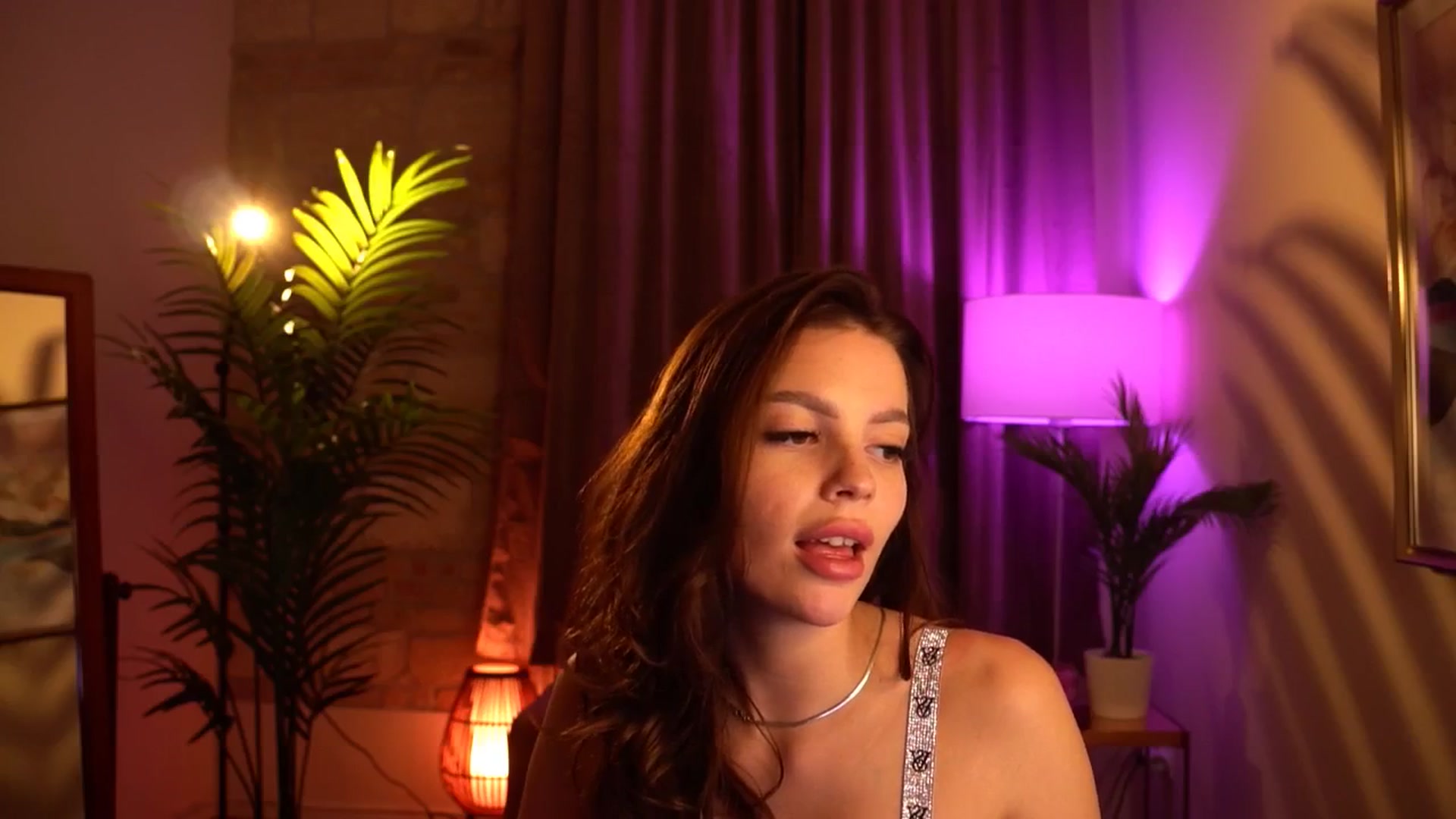 Gallery image thumbnail from hollydollly_'s myfreecams stream on, 04/23/2024, 24:35 image 17 of 20