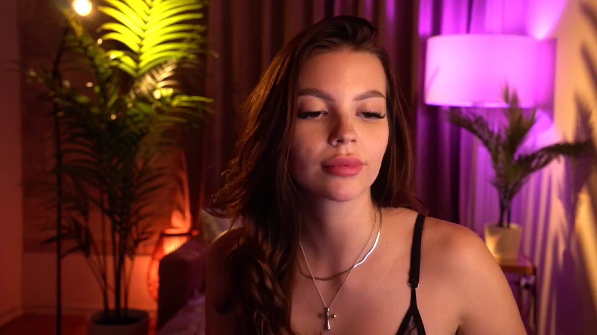 Gallery image thumbnail from hollydollly_'s myfreecams stream on, 04/27/2024, 20:22 image 19 of 20