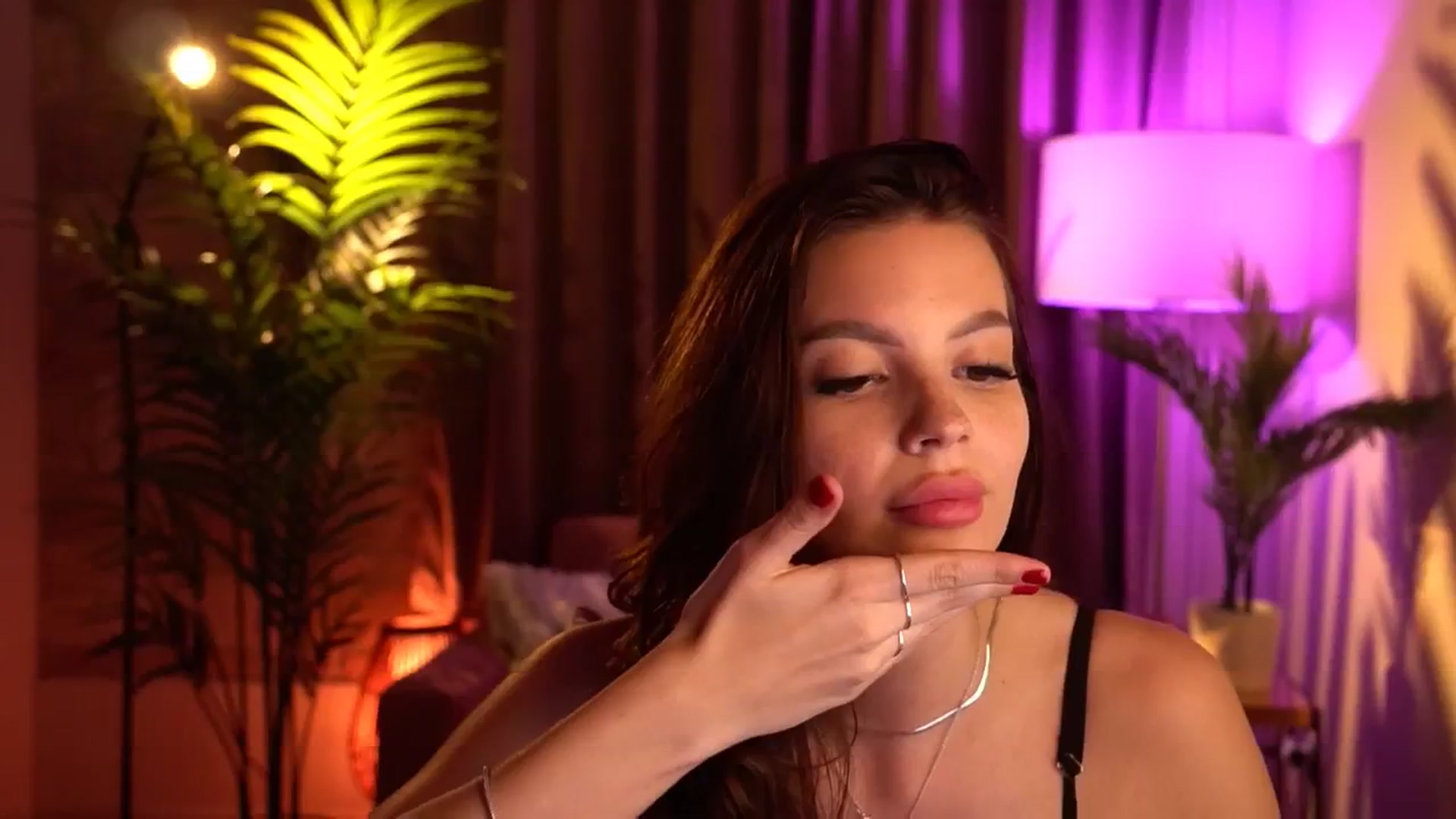 Gallery image thumbnail from hollydollly_'s myfreecams stream on, 04/28/2024, 24:08 image 13 of 20