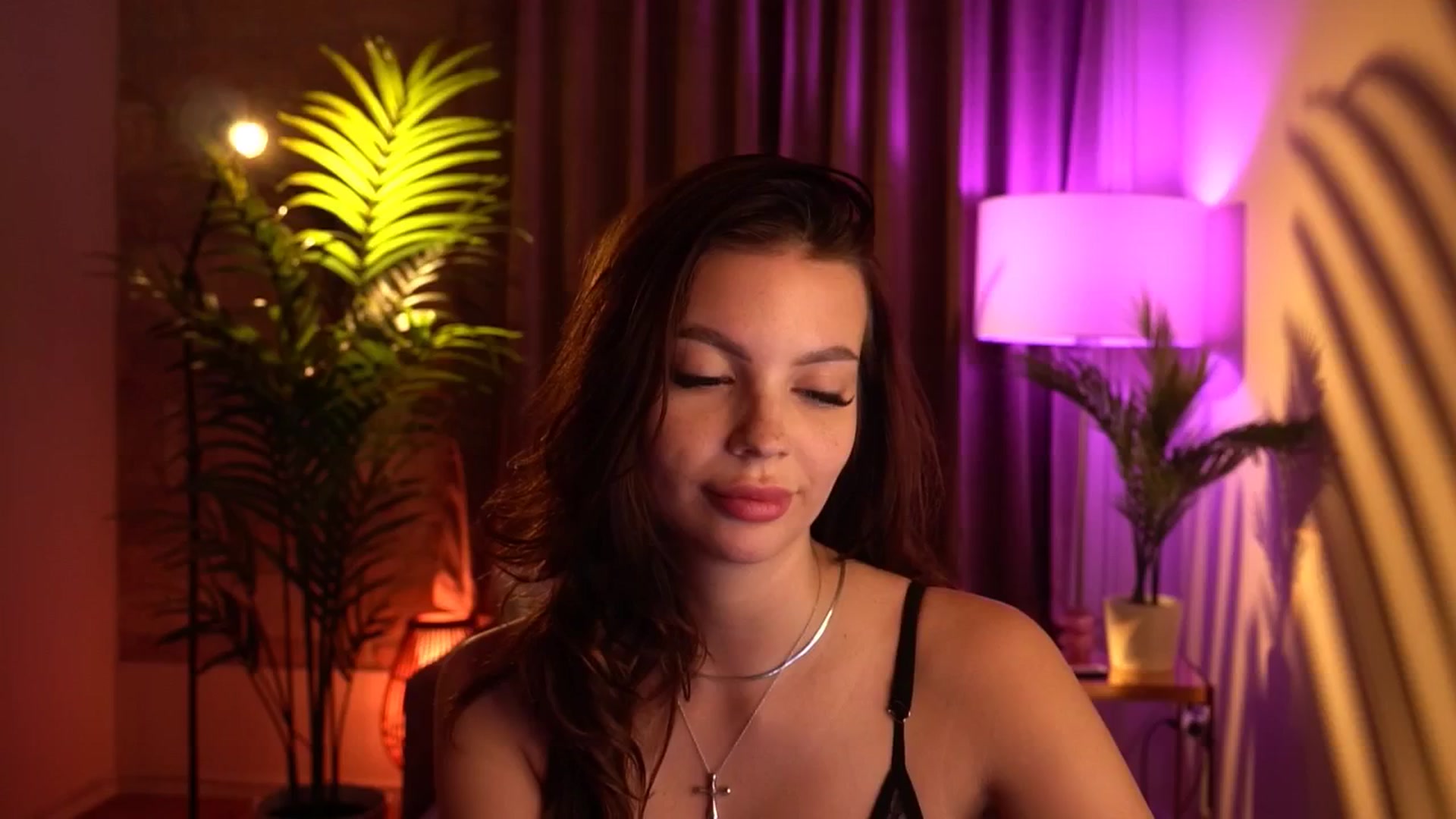 Gallery image thumbnail from hollydollly_'s myfreecams stream on, 04/28/2024, 24:08 image 1 of 20