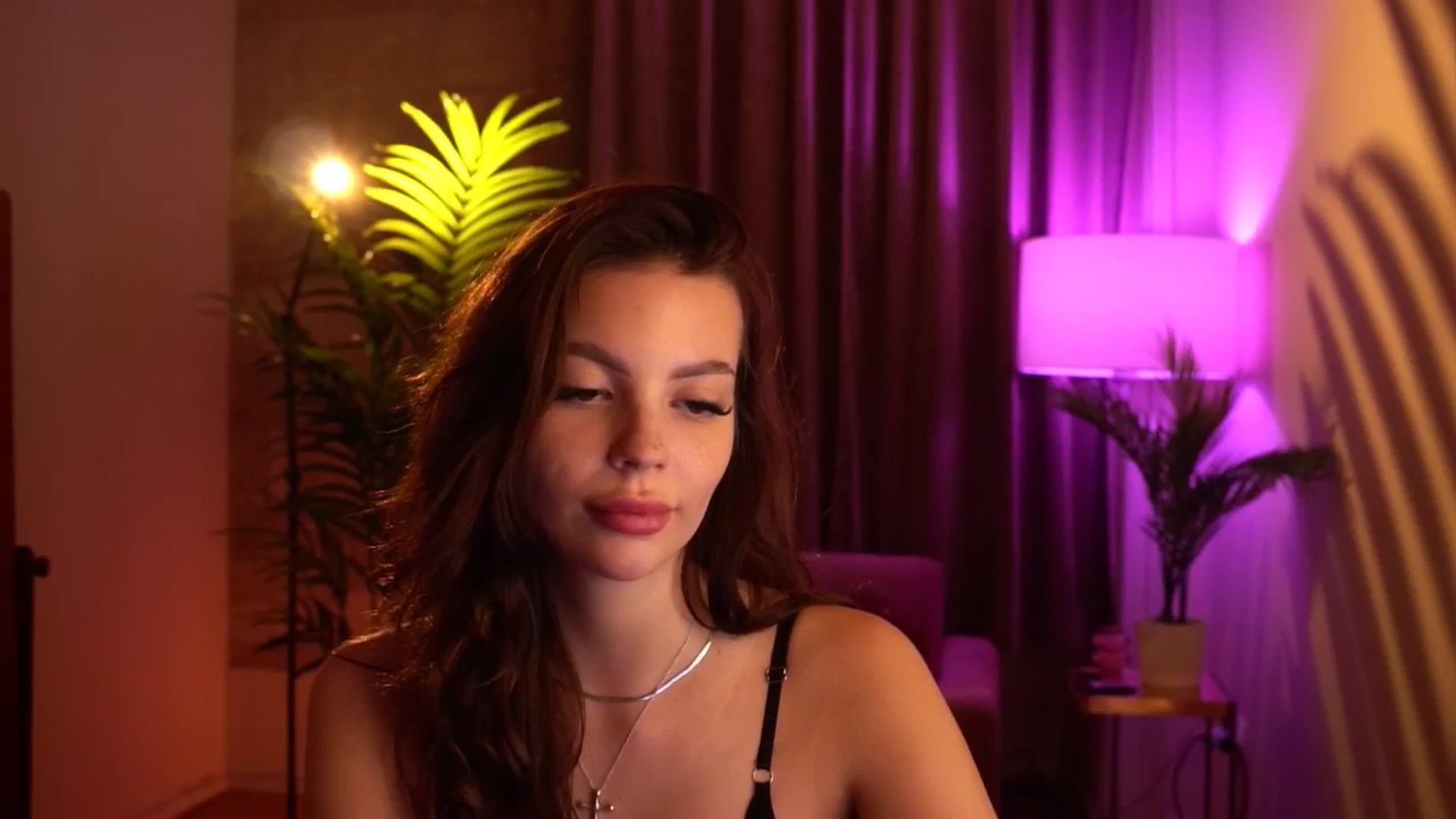 Gallery image thumbnail from hollydollly_'s myfreecams stream on, 04/28/2024, 14:36 image 13 of 20