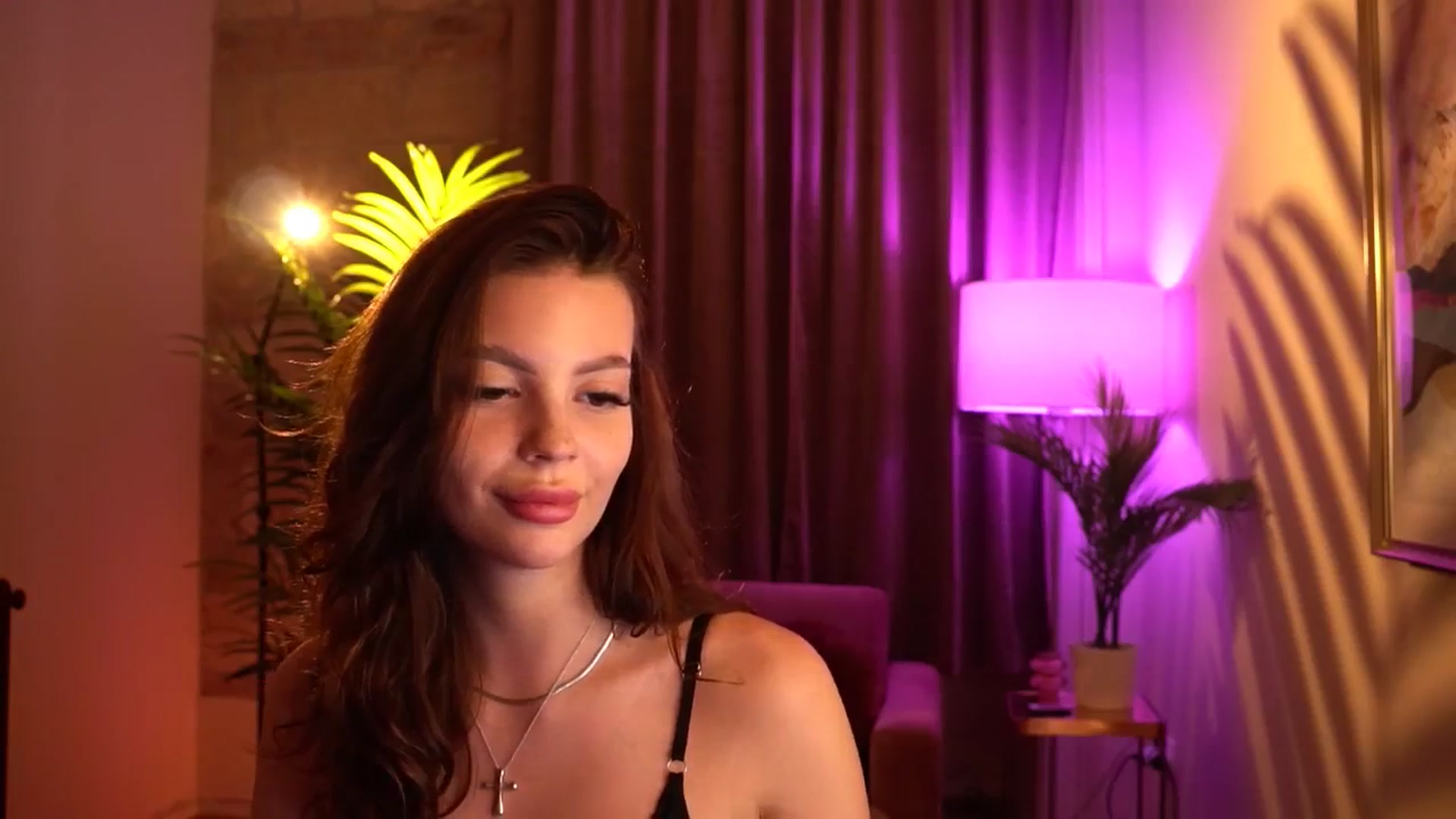 Gallery image thumbnail from hollydollly_'s myfreecams stream on, 04/28/2024, 14:36 image 7 of 20