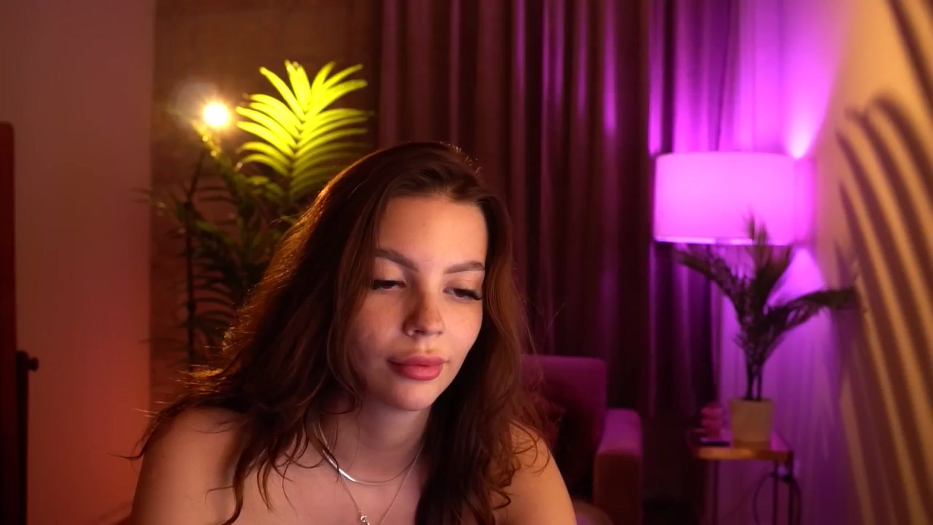 Gallery image thumbnail from hollydollly_'s myfreecams stream on, 04/28/2024, 16:40 image 11 of 20