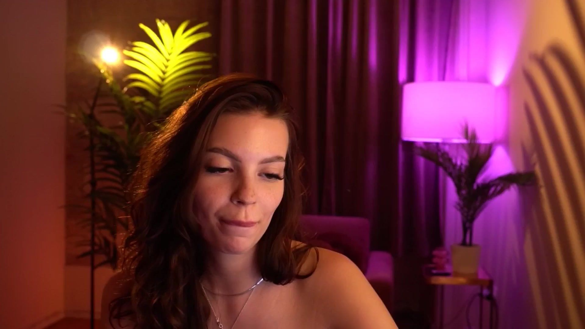 Gallery image thumbnail from hollydollly_'s myfreecams stream on, 04/28/2024, 16:40 image 6 of 20