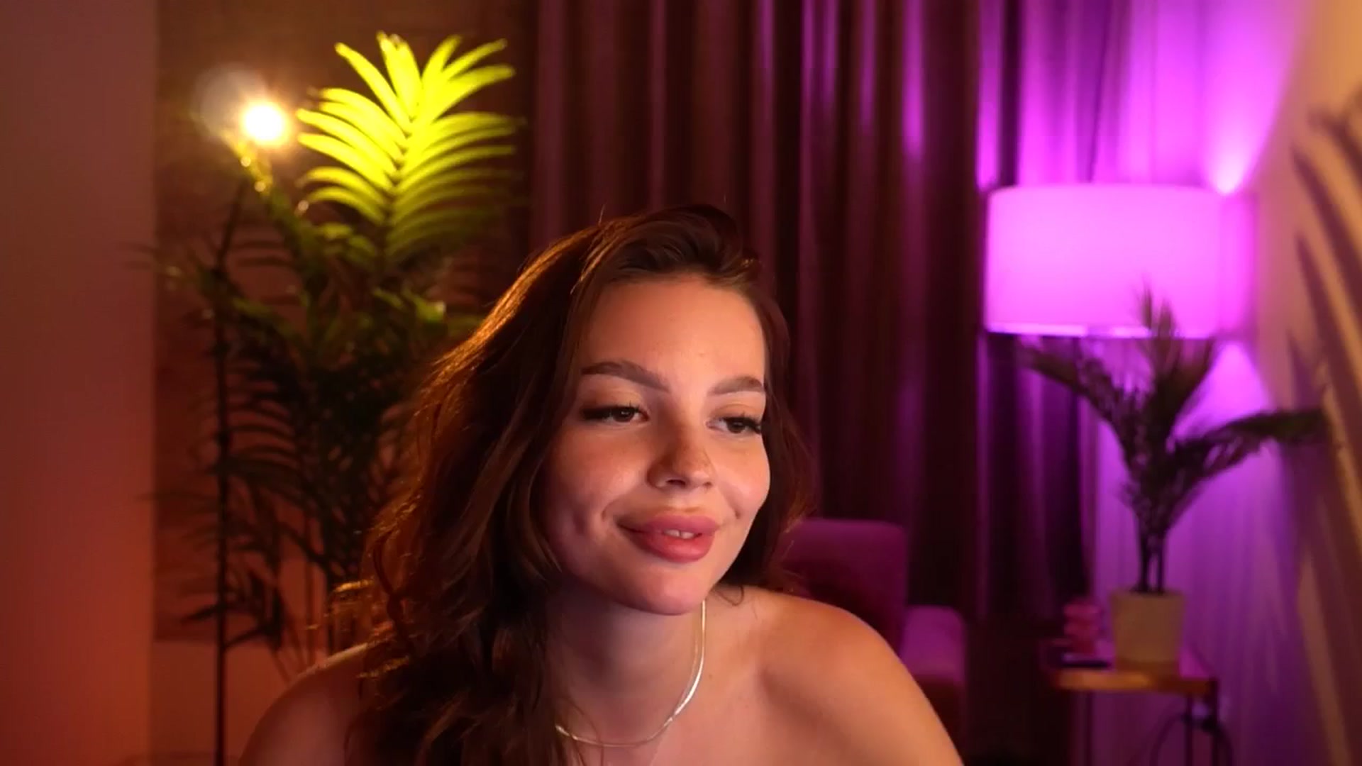 Gallery image thumbnail from hollydollly_'s myfreecams stream on, 04/28/2024, 16:40 image 18 of 20