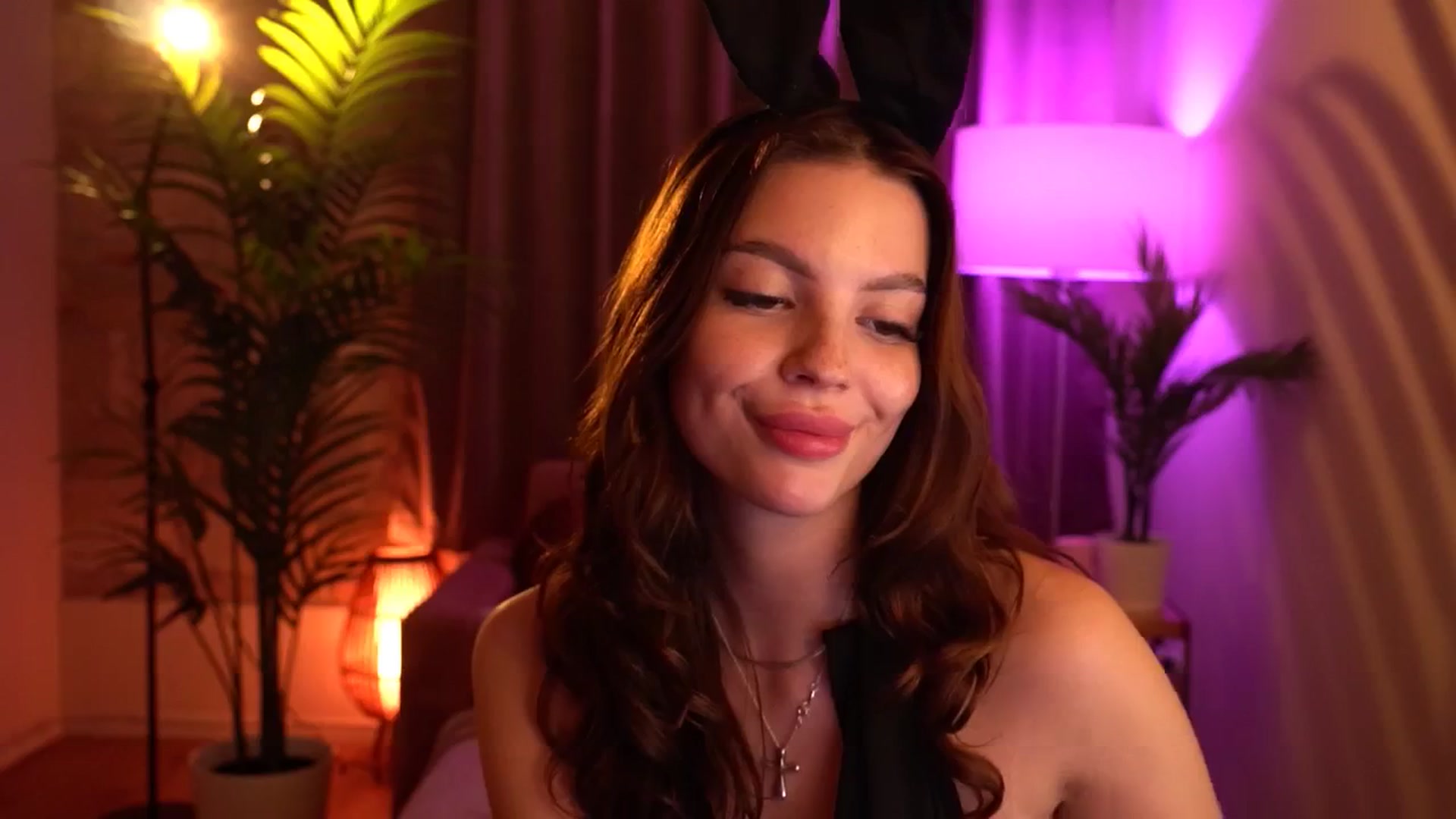 Gallery image thumbnail from hollydollly_'s myfreecams stream on, 05/03/2024, 24:14 image 19 of 20