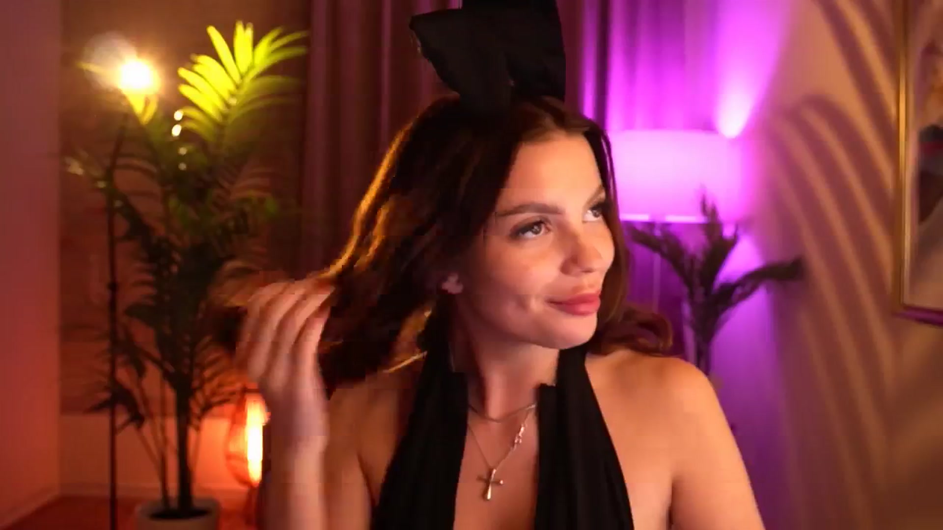 Gallery image thumbnail from hollydollly_'s myfreecams stream on, 05/03/2024, 24:14 image 10 of 20