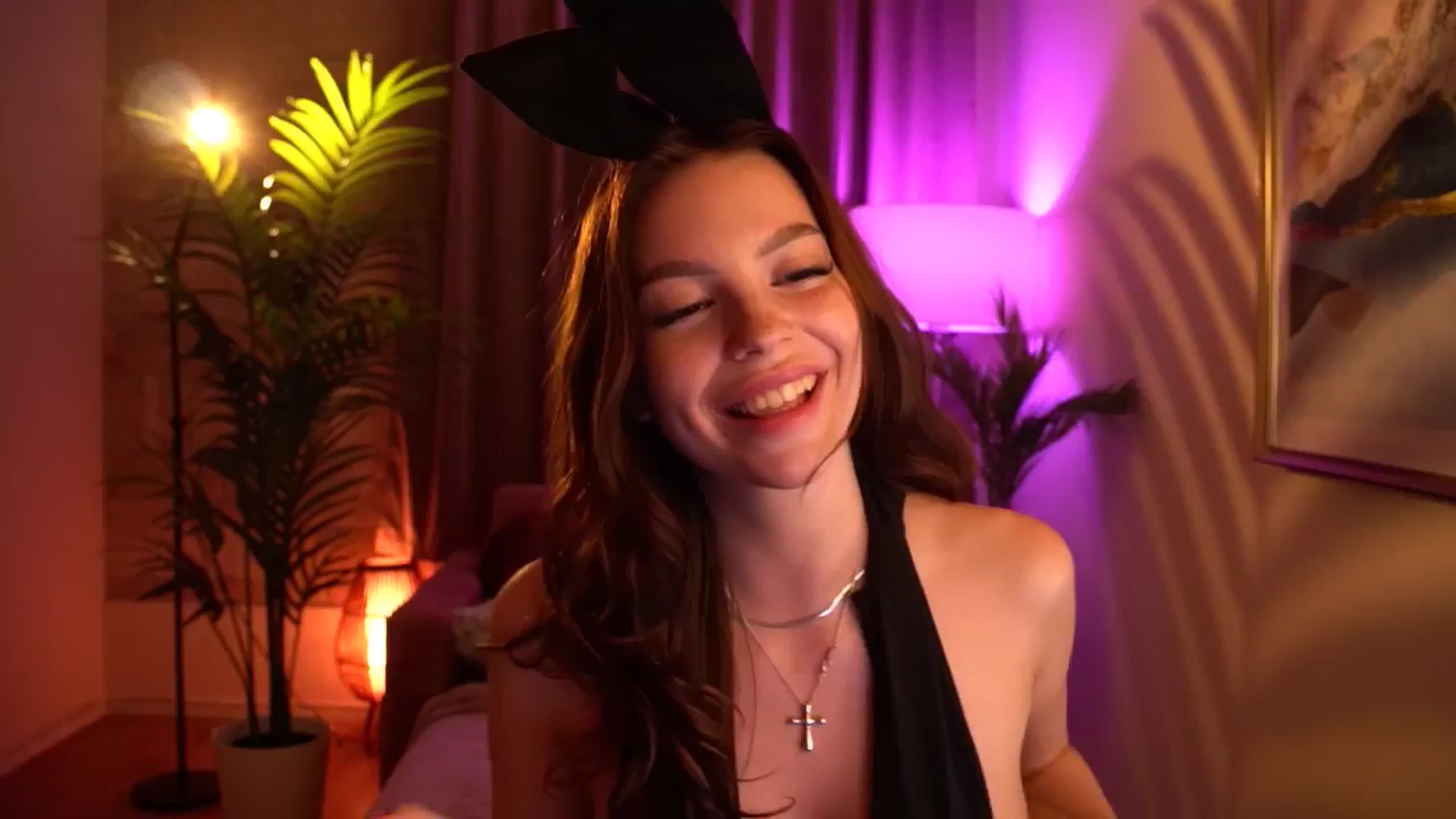 Gallery image thumbnail from hollydollly_'s myfreecams stream on, 05/03/2024, 24:14 image 2 of 20