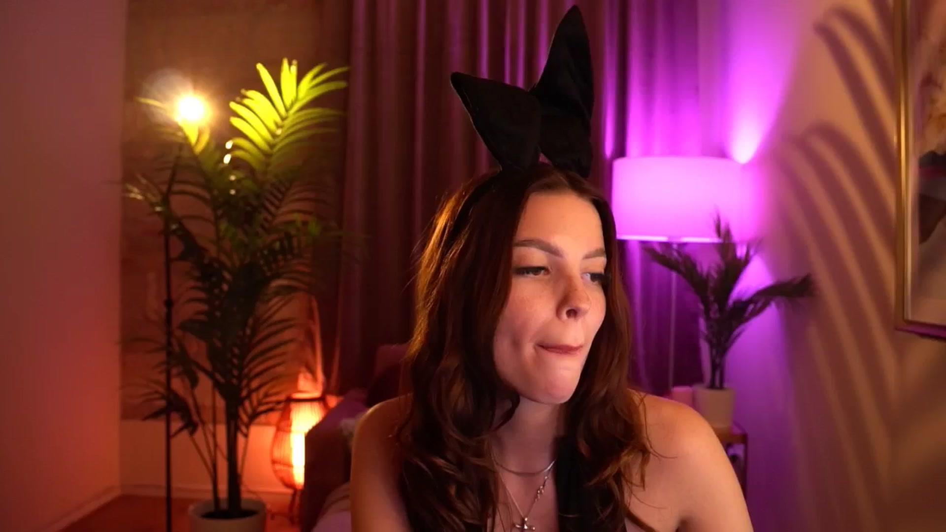 Gallery image thumbnail from hollydollly_'s myfreecams stream on, 05/03/2024, 01:24 image 20 of 20