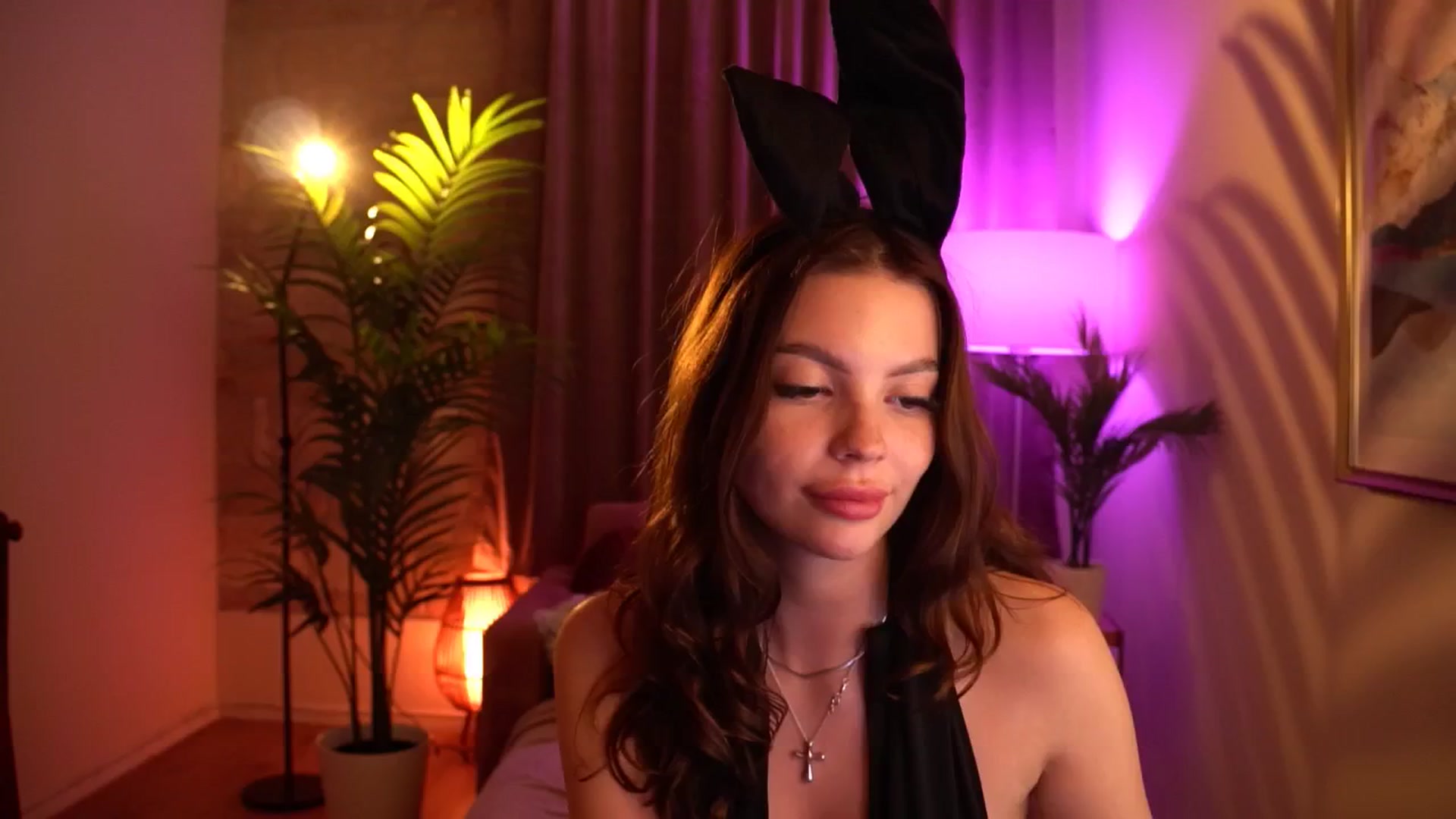 Gallery image thumbnail from hollydollly_'s myfreecams stream on, 05/03/2024, 01:24 image 7 of 20