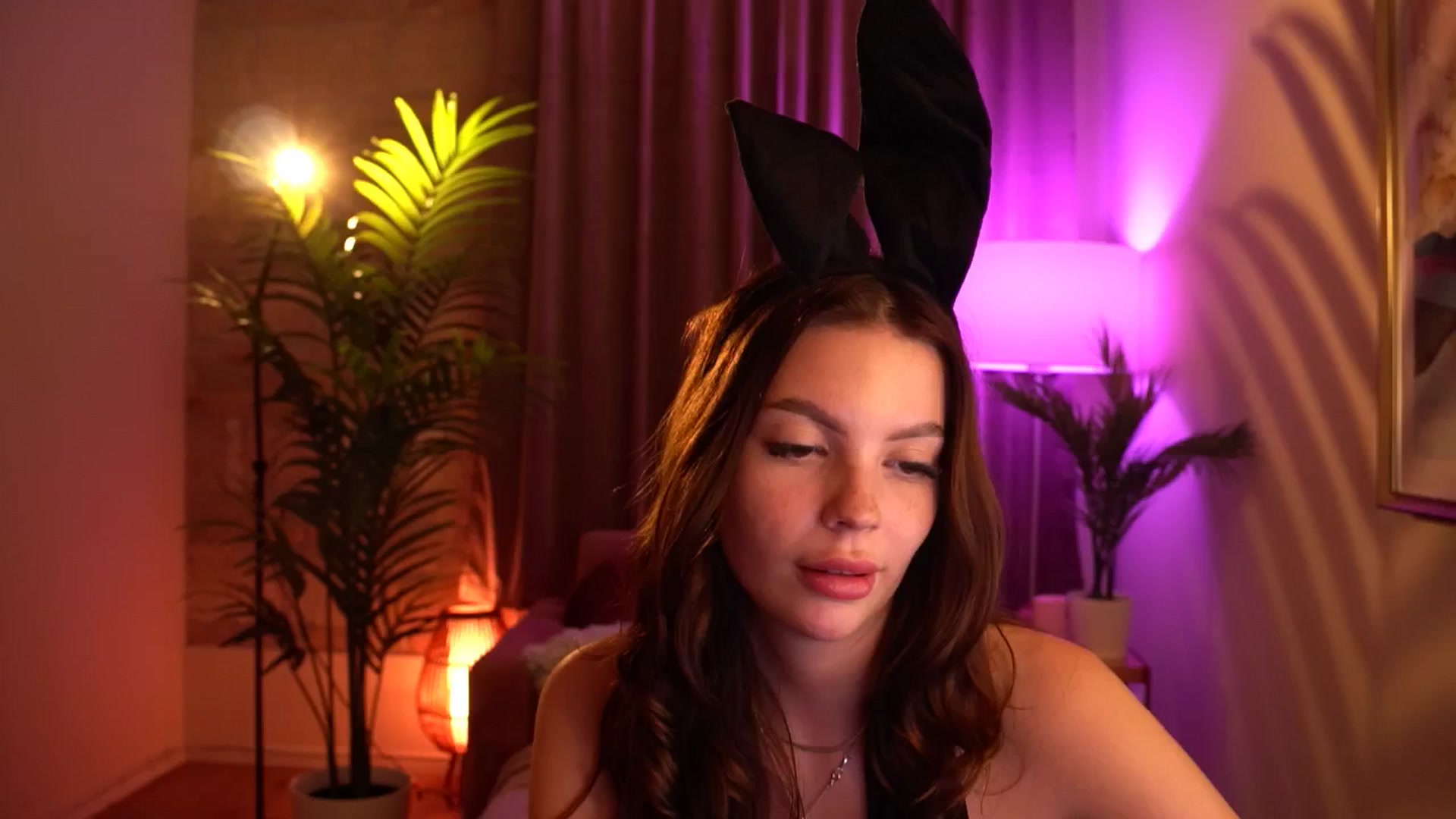 Gallery image thumbnail from hollydollly_'s myfreecams stream on, 05/03/2024, 01:24 image 17 of 20