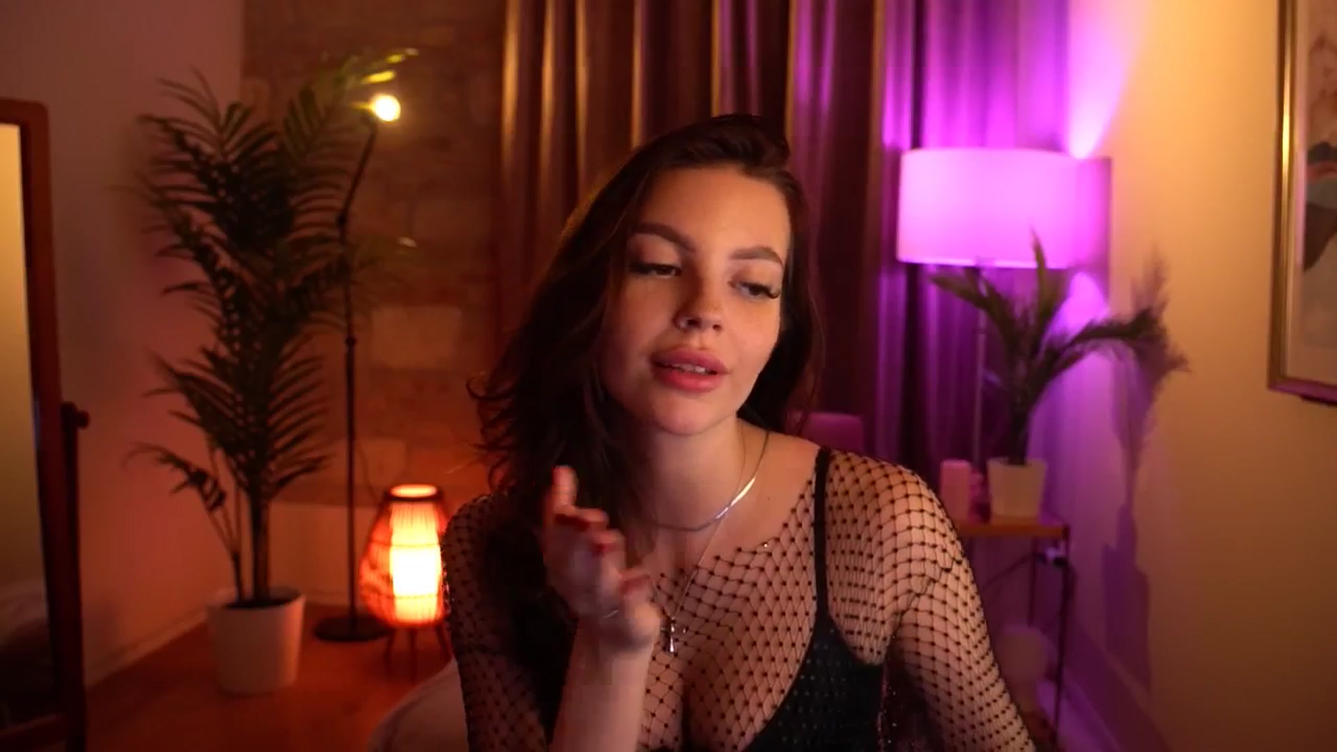 Gallery image thumbnail from hollydollly_'s myfreecams stream on, 05/04/2024, 16:06 image 6 of 20
