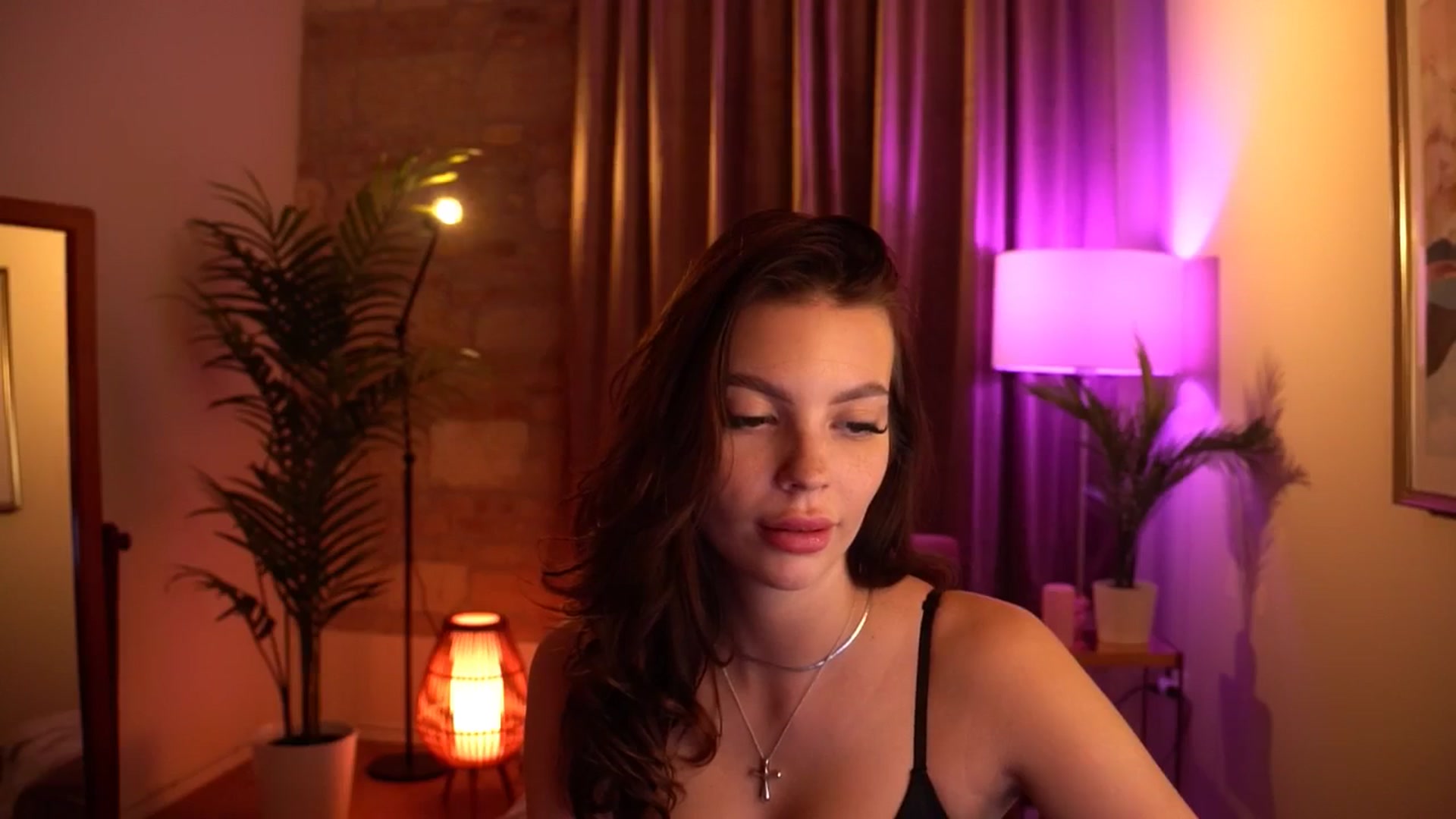 Gallery image thumbnail from hollydollly_'s myfreecams stream on, 05/04/2024, 16:06 image 11 of 20