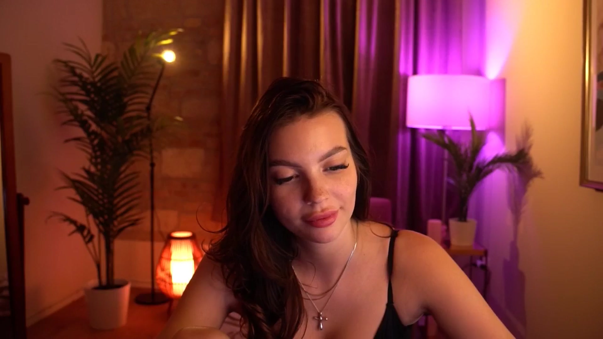 Gallery image thumbnail from hollydollly_'s myfreecams stream on, 05/04/2024, 17:31 image 18 of 20