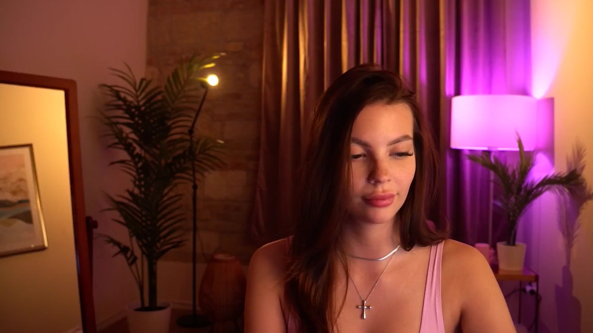 Gallery image thumbnail from hollydollly_'s myfreecams stream on, 05/05/2024, 20:01 image 6 of 20