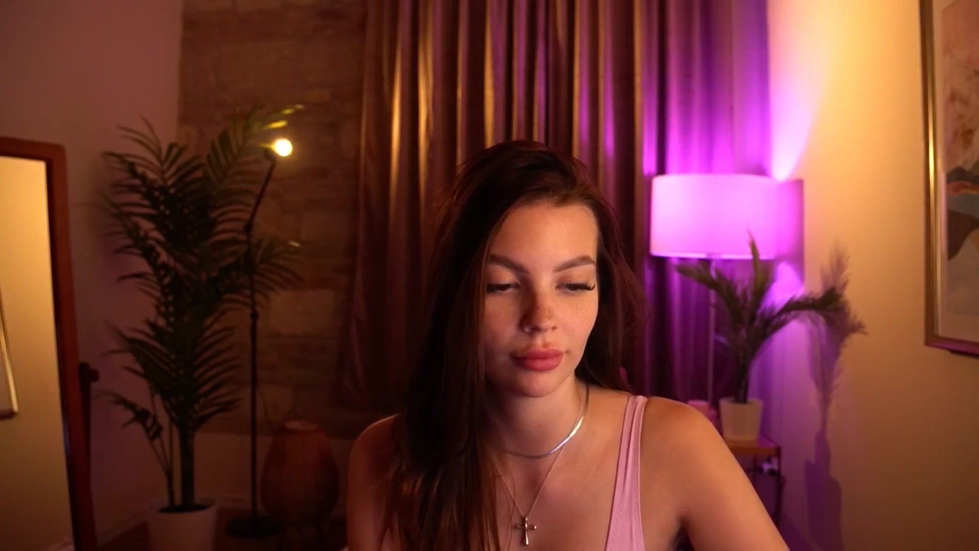 Gallery image thumbnail from hollydollly_'s myfreecams stream on, 05/05/2024, 20:01 image 19 of 20
