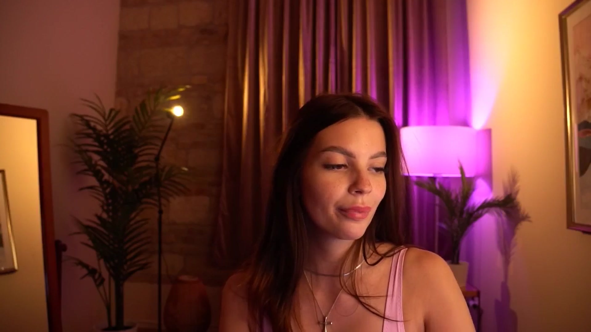 Gallery image thumbnail from hollydollly_'s myfreecams stream on, 05/05/2024, 20:01 image 10 of 20