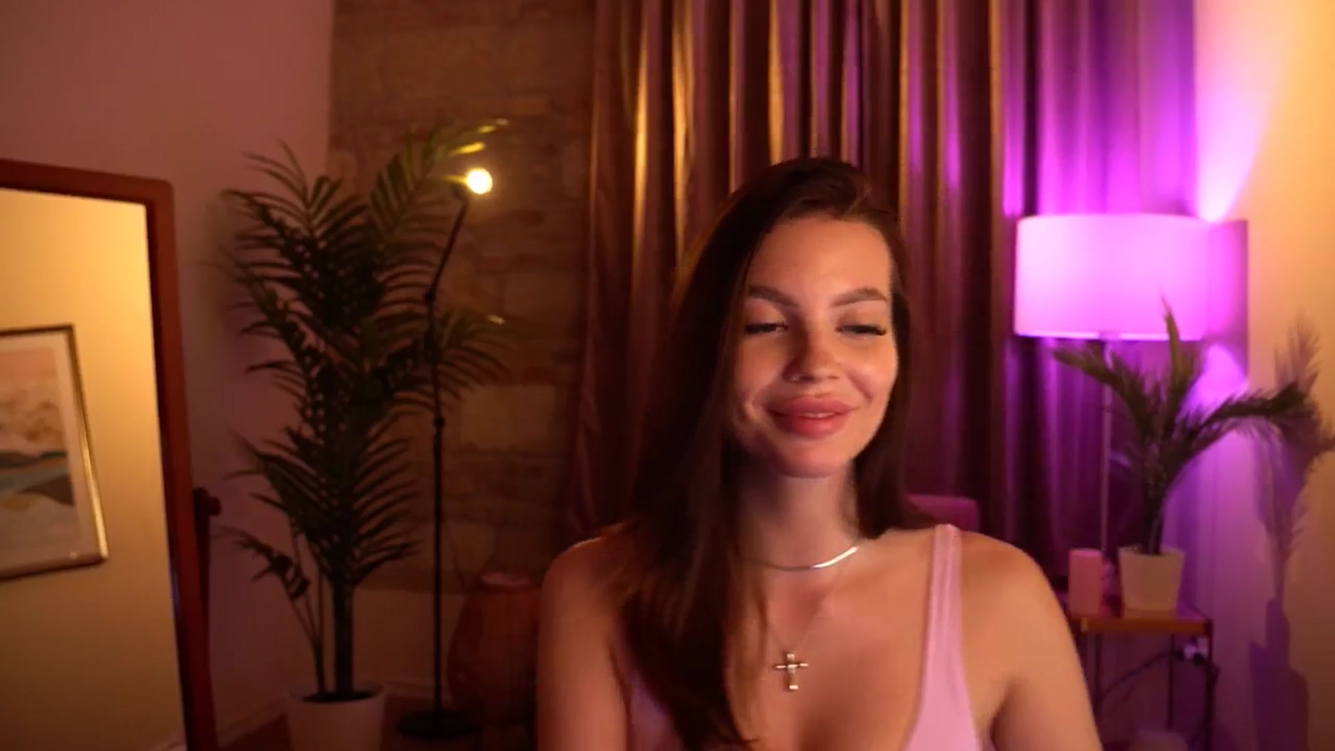 Gallery image thumbnail from hollydollly_'s myfreecams stream on, 05/05/2024, 20:01 image 4 of 20
